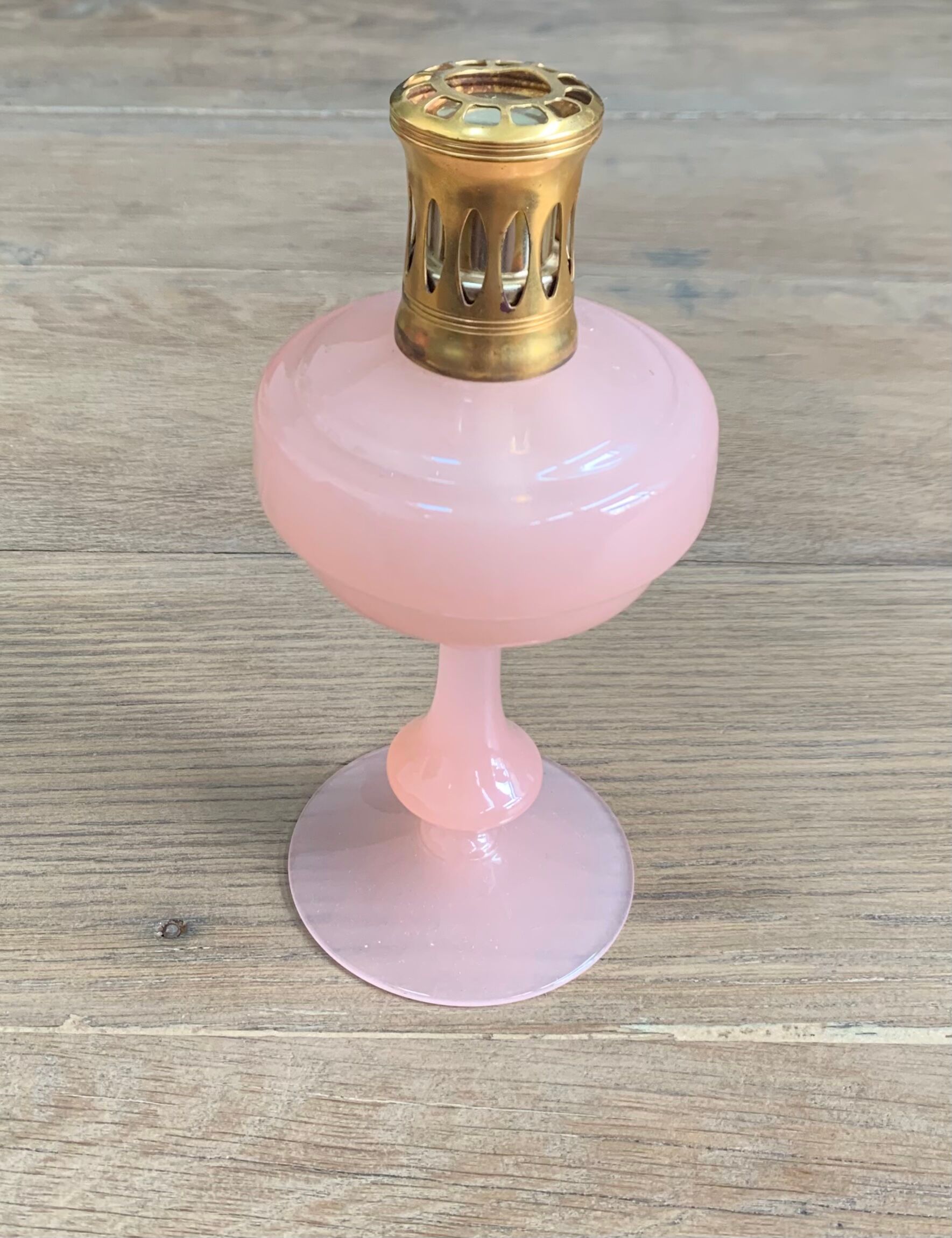 Opalise pink shepherd lamp
