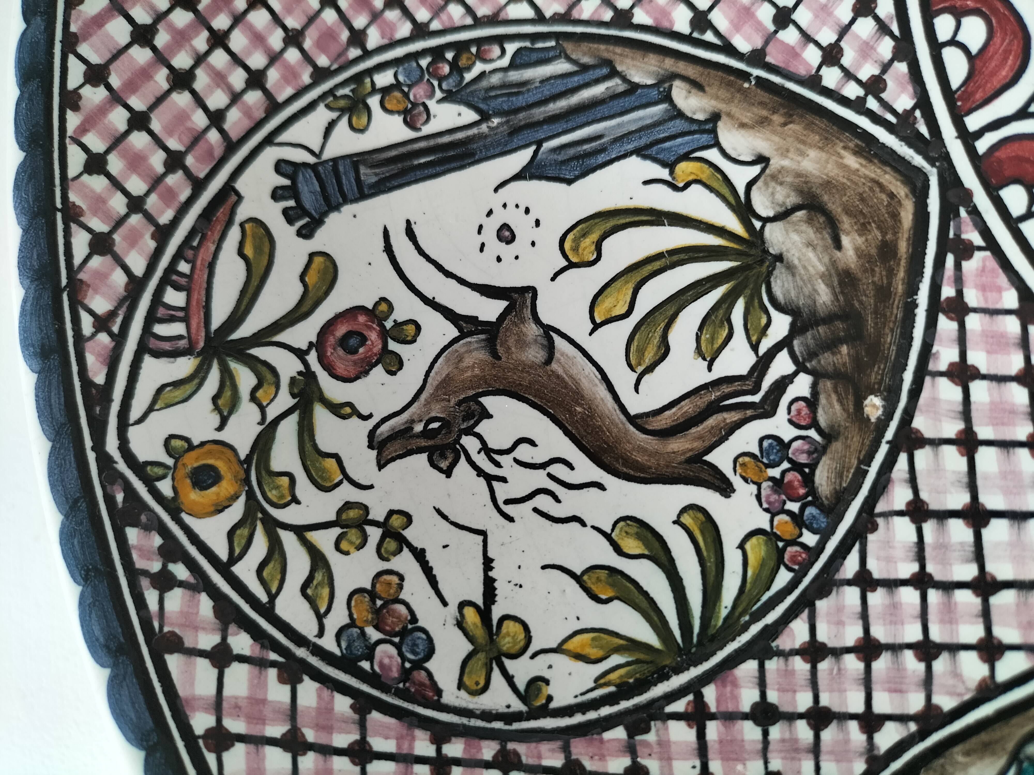 Portuguese plate signed Estrela de Conimbriga, 17th century Colours decor