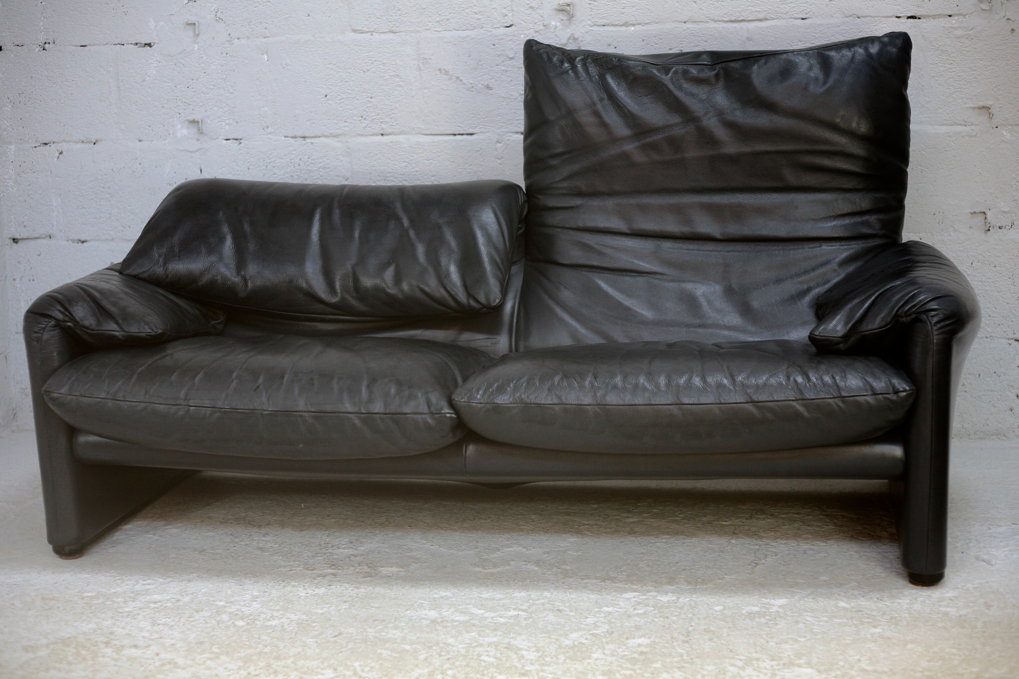 Sofa by Vico Magistretti, Cassina, Maralunga model. Italy, circa 1975. Navy blue leather