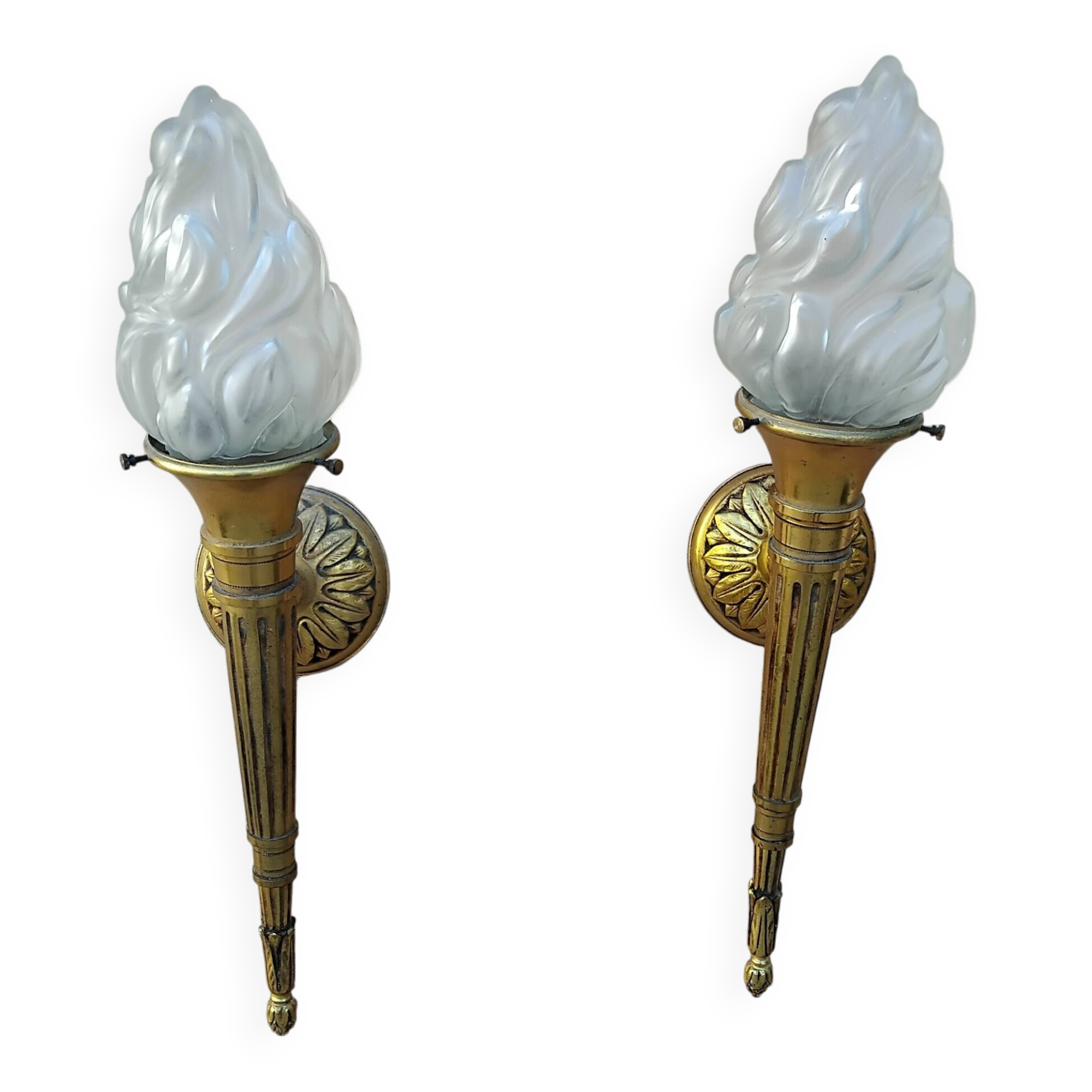 Paire d'appliques flambeau vintage en bronze
