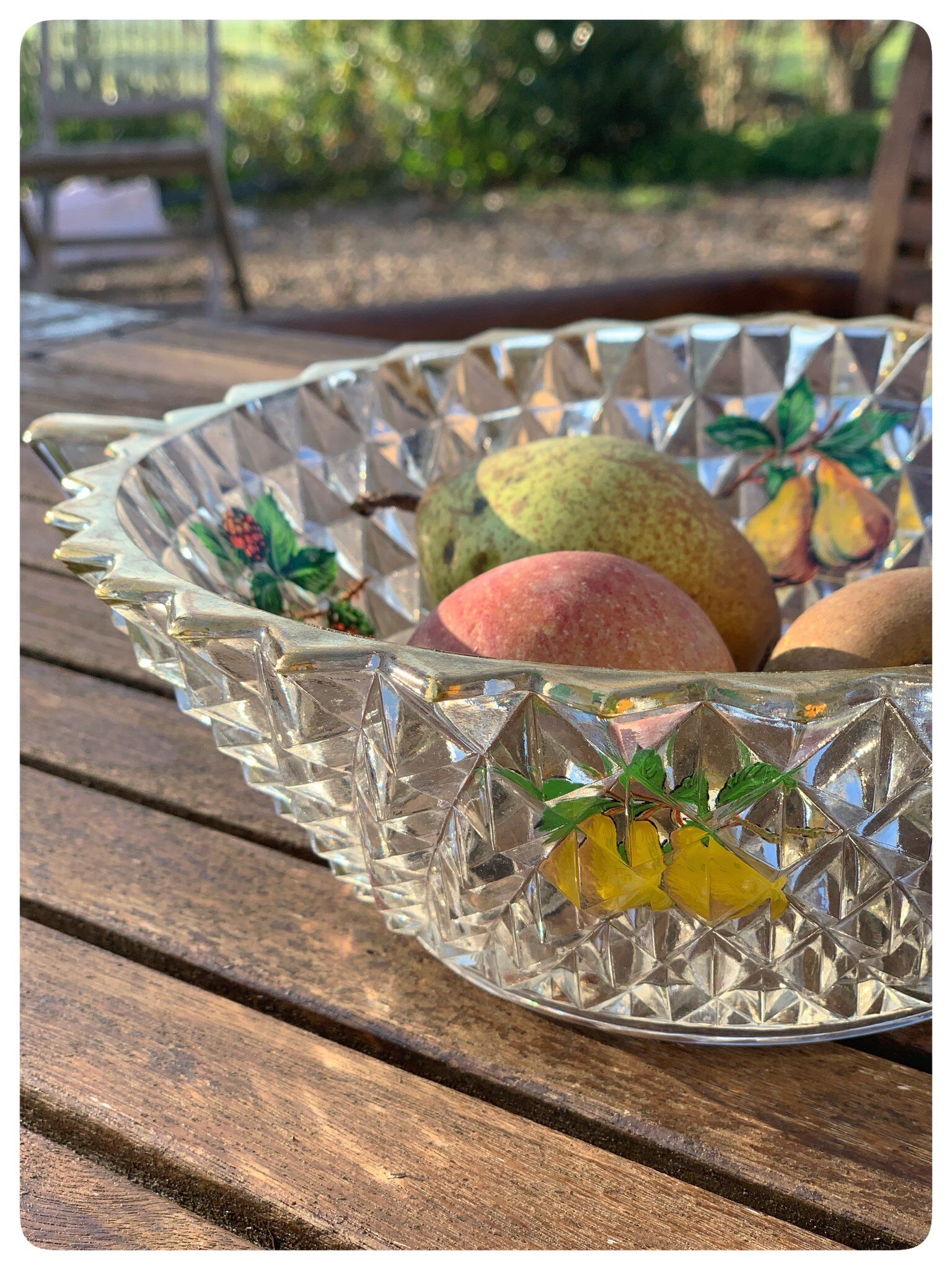 Diamond tip glass fruit cup