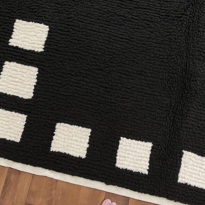 Handmade traditional Atlas Berber rug size 2.5/2 m