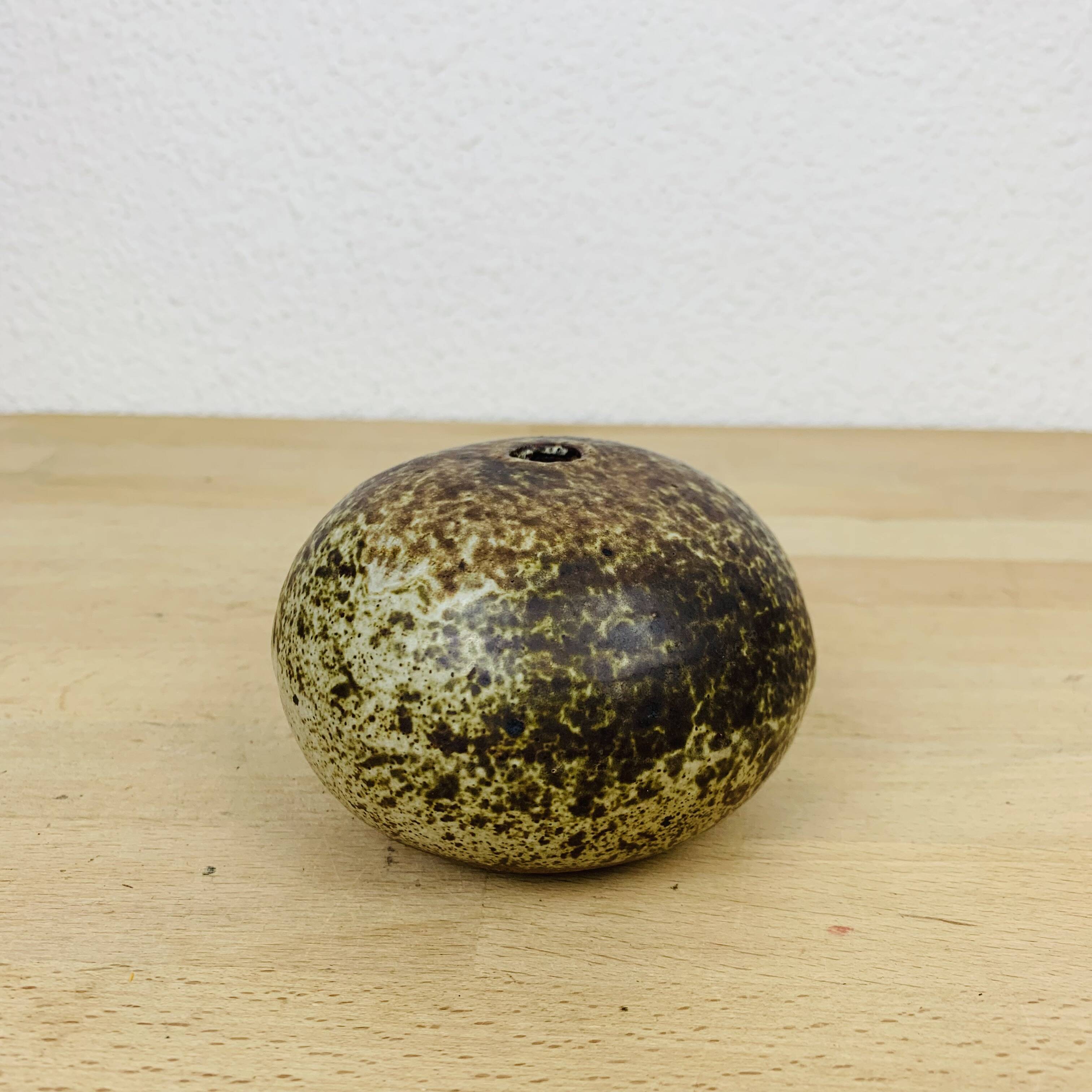 Soliflore pyrite sandstone ball vase
