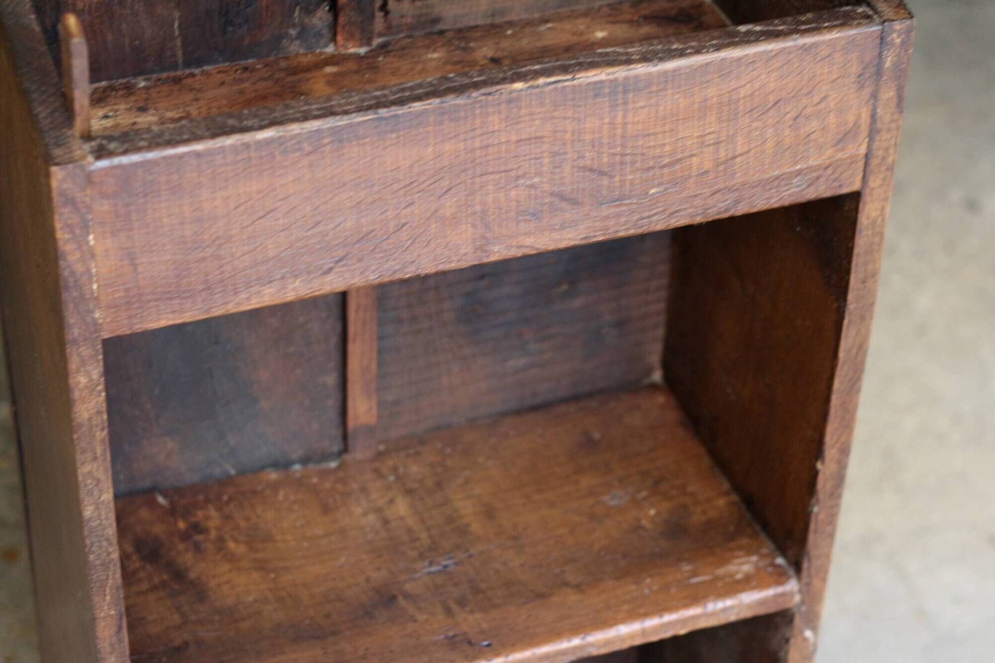 Petite bibliothèque (bibus) de monastère. En partie 18eme