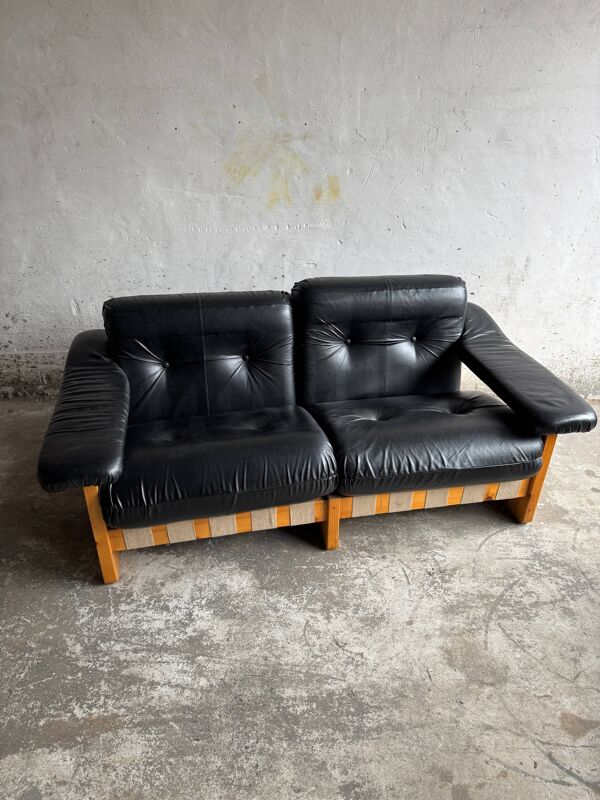 Canapé deux places en cuir noir italien des années 1970, signé Poltrona Munari — Structure en pin et toile beige