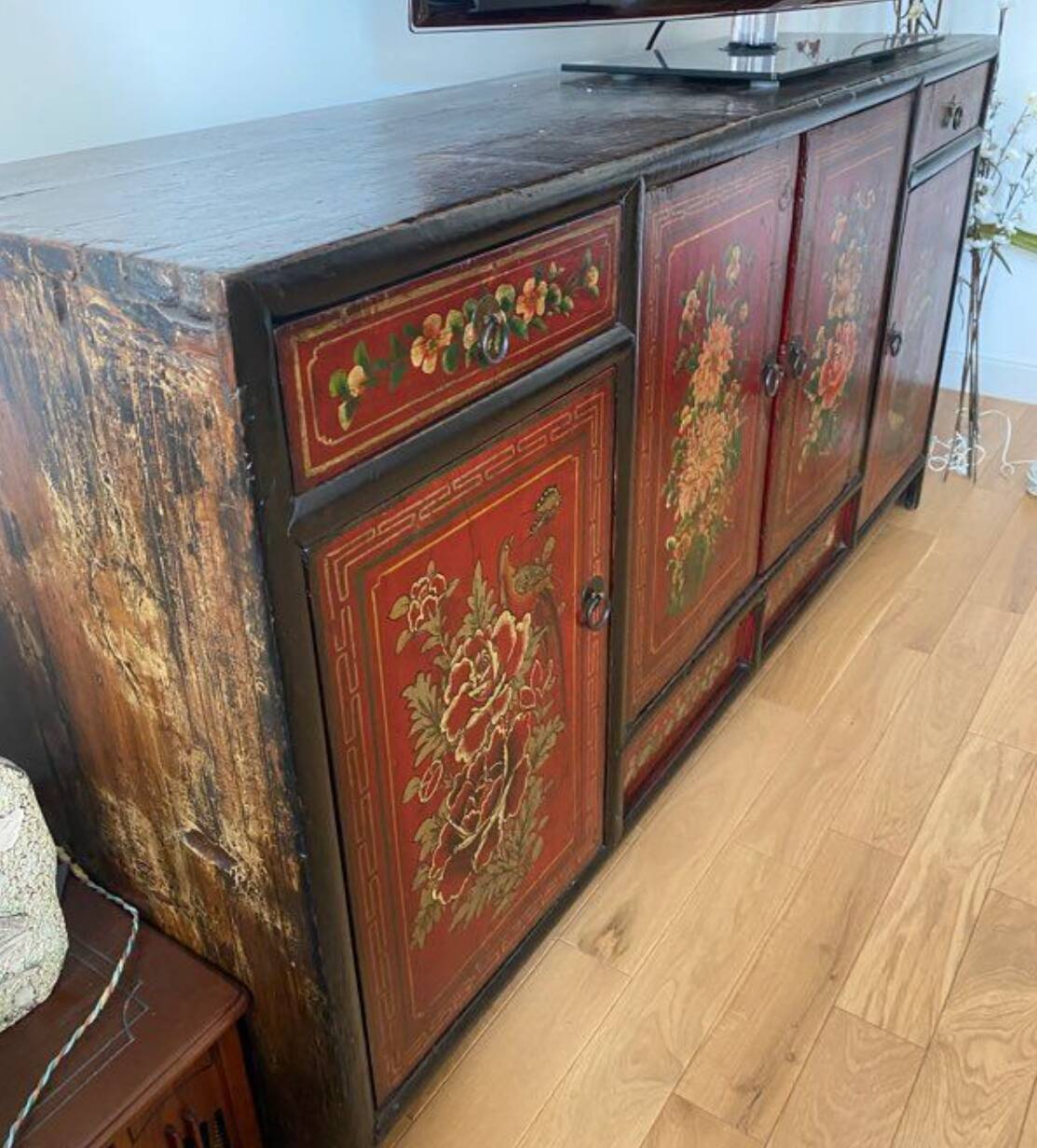 Buffet furniture / Chinese painting