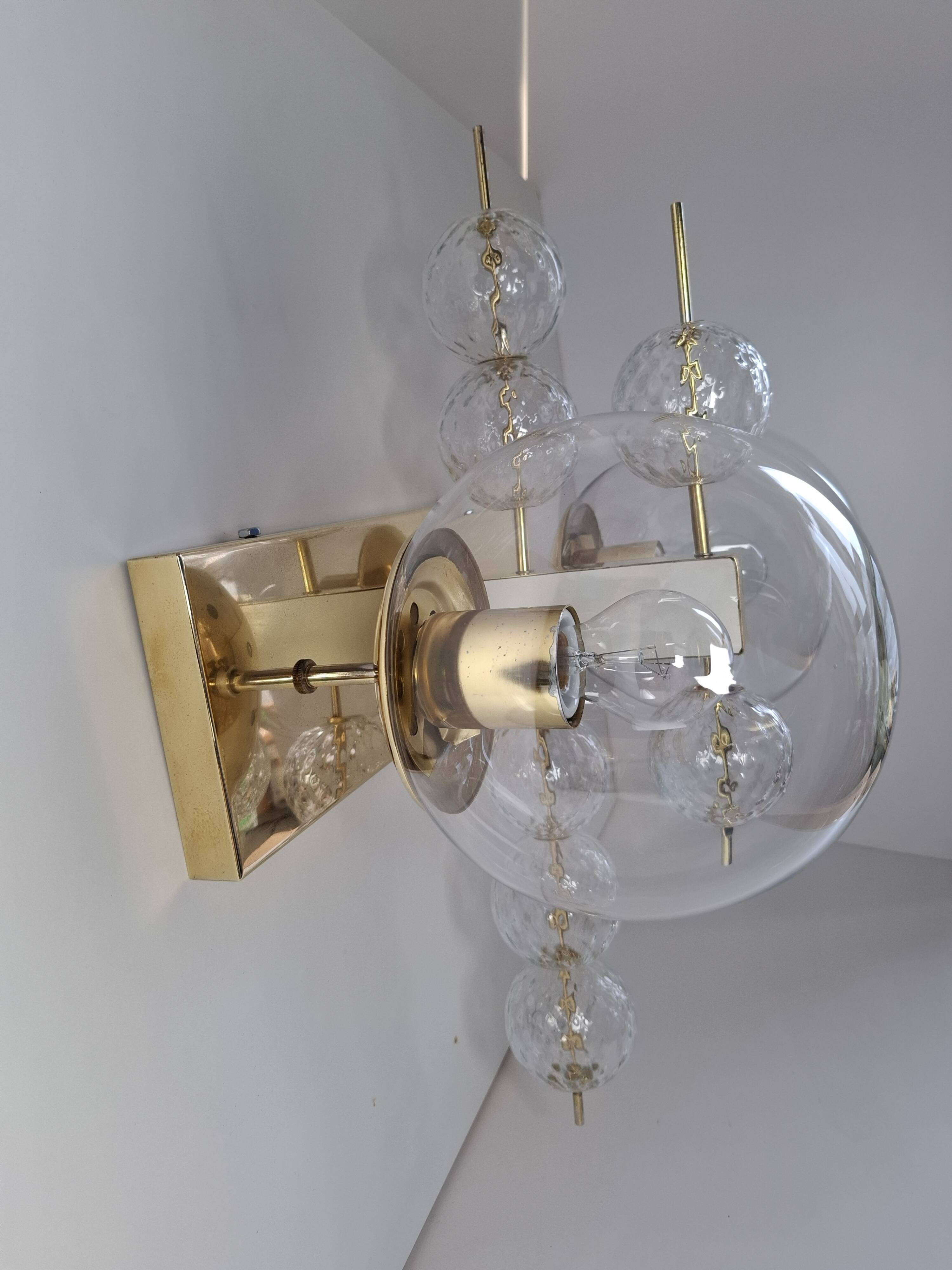 Applique murale tchèque en laiton et verre du milieu du siècle, par Kamenický Šenov, années 1970