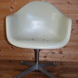 Herman Miller EAMES white shell armchair