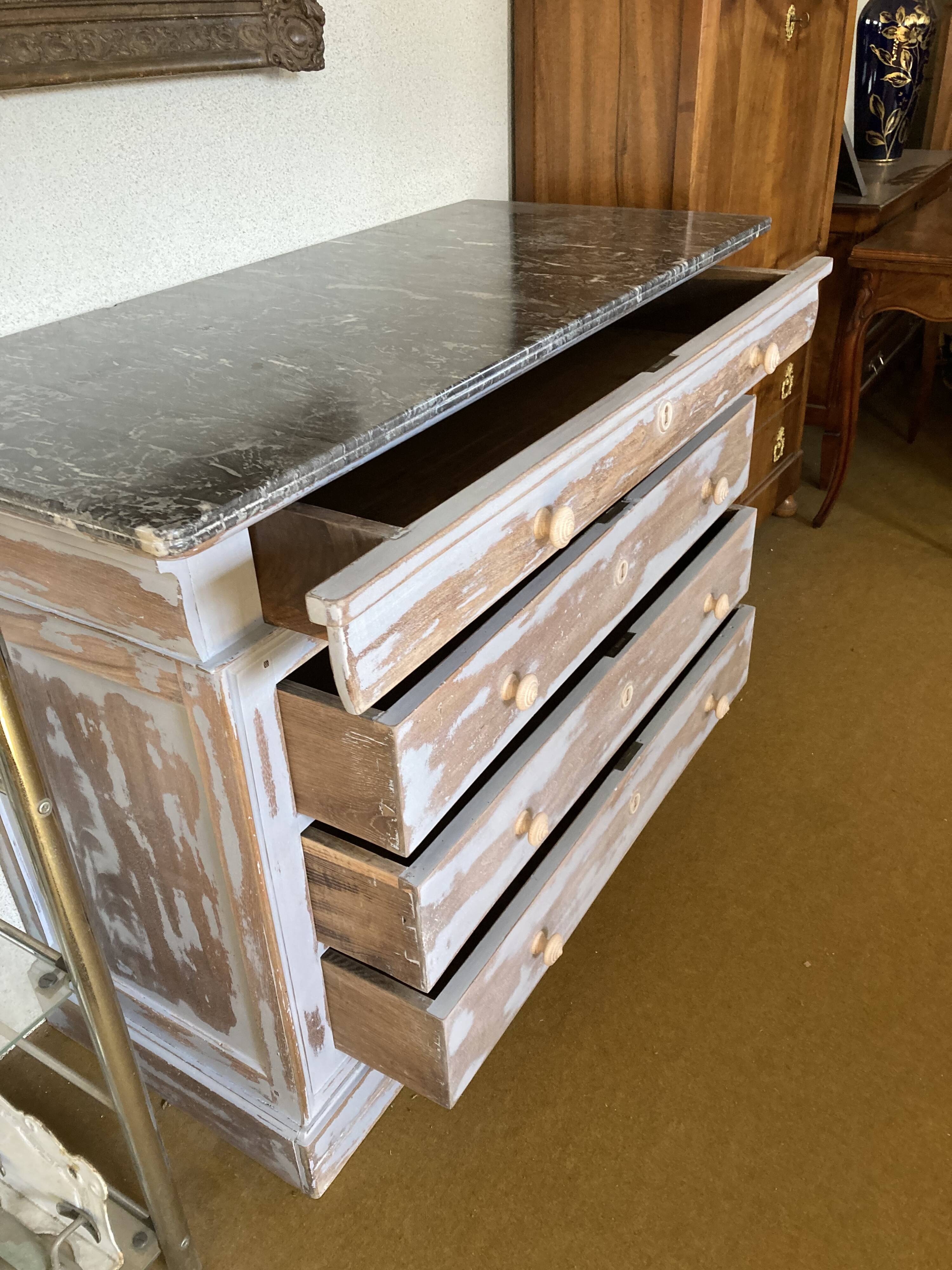 Commode Louis-Philippe en noyer