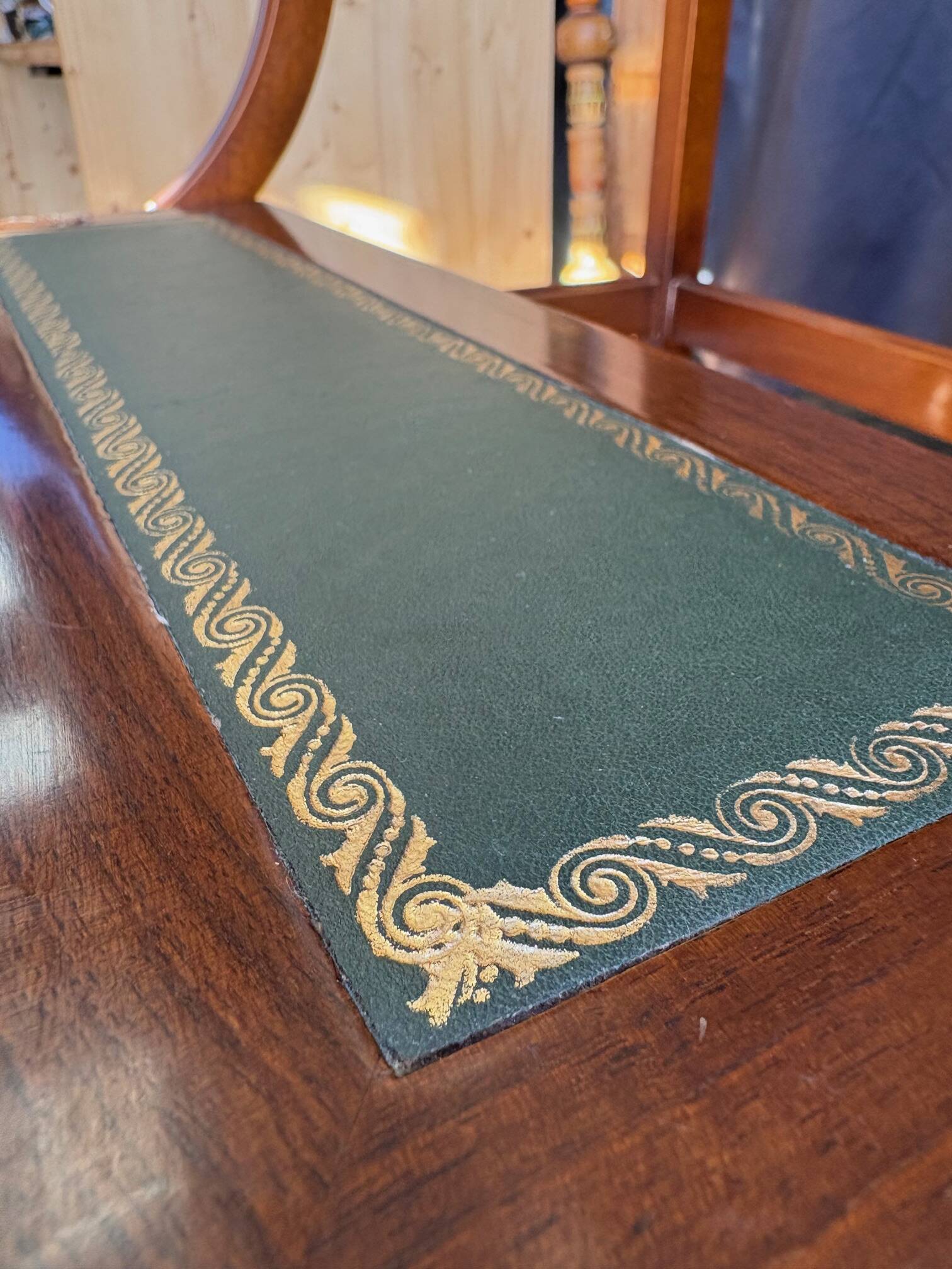 Escabeau de bibliothèque en bois massif avec marches gainées cuir