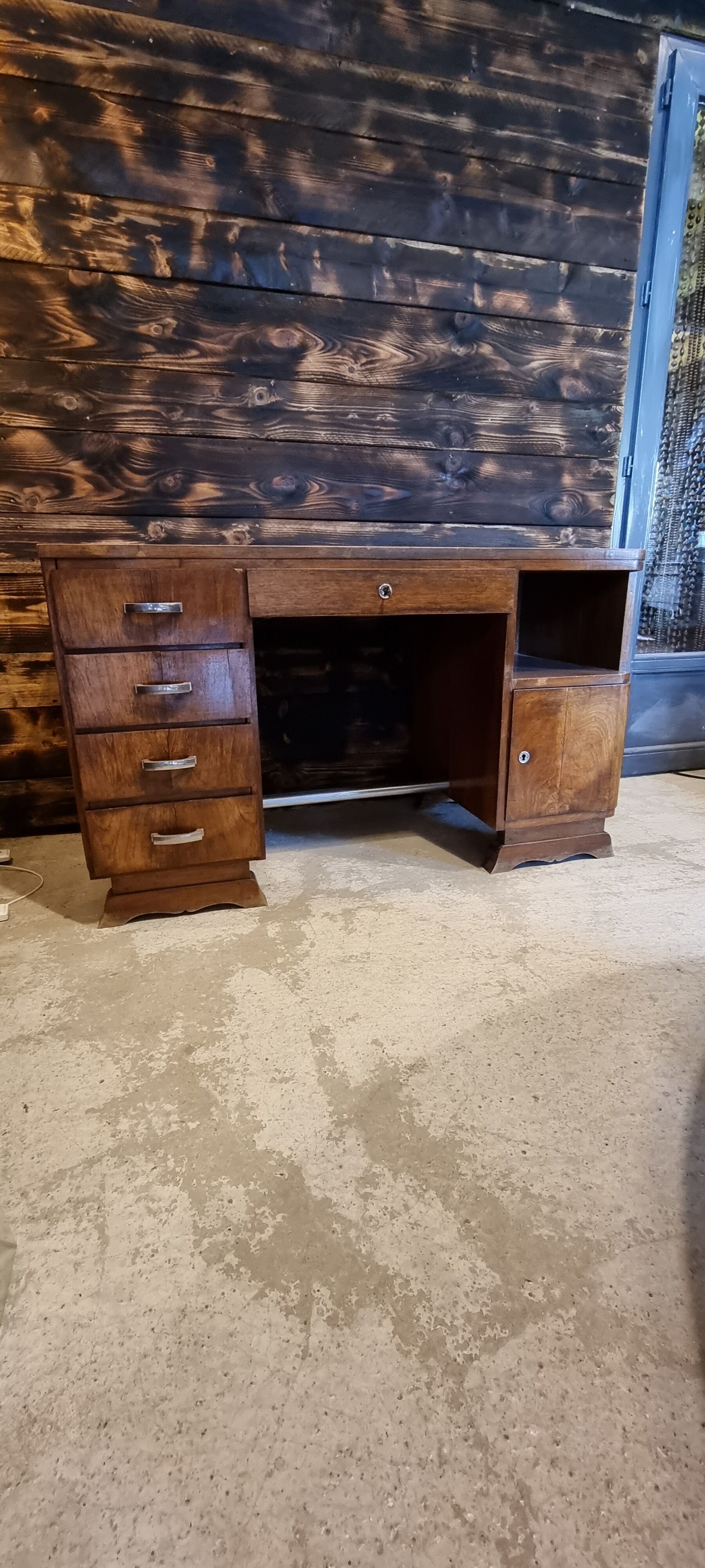 Glass tray desk