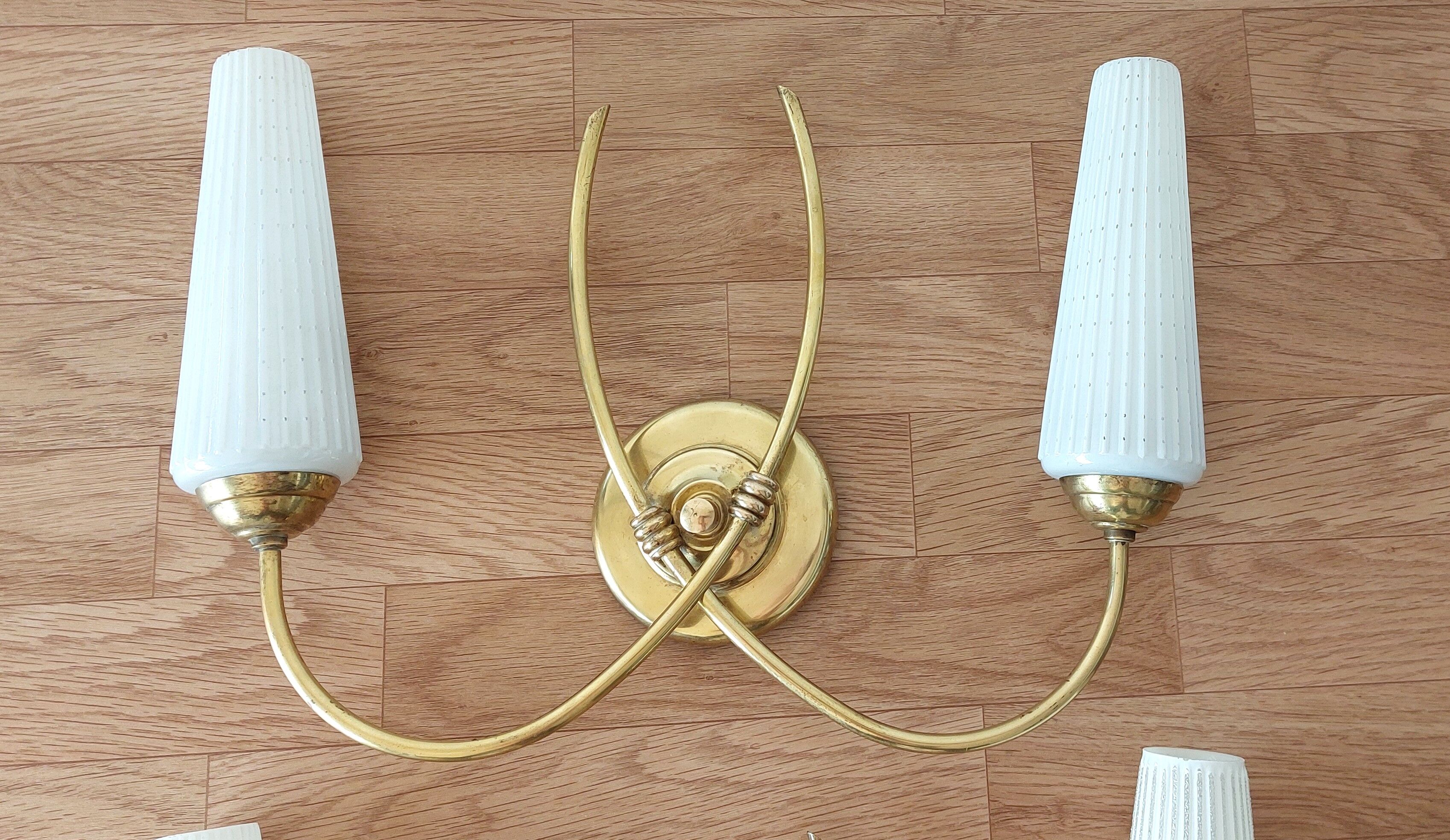 Pair of 1960 wall lamps in gilded brass and glass.