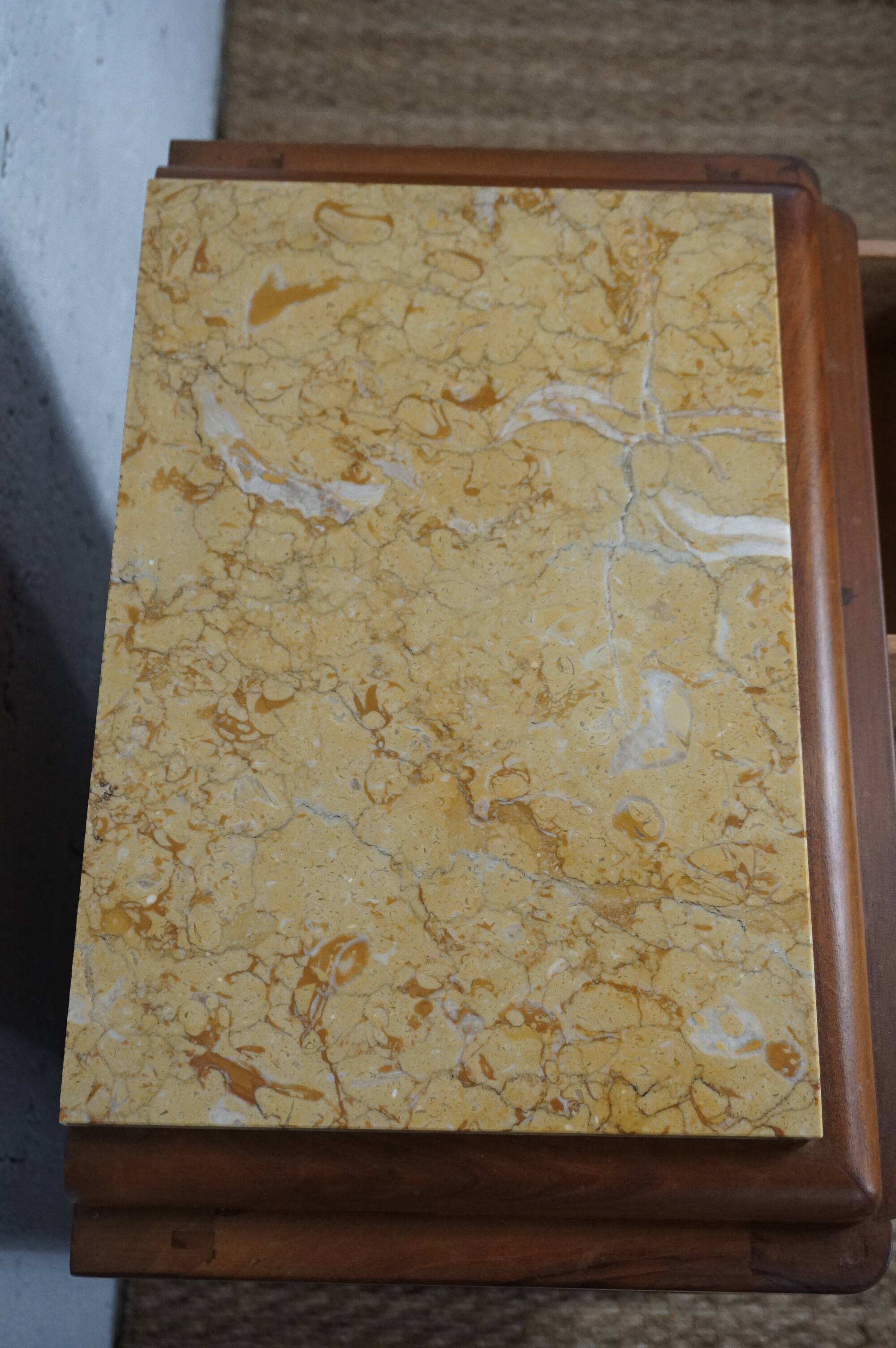 Table de chevet art déco bois massif et marbre