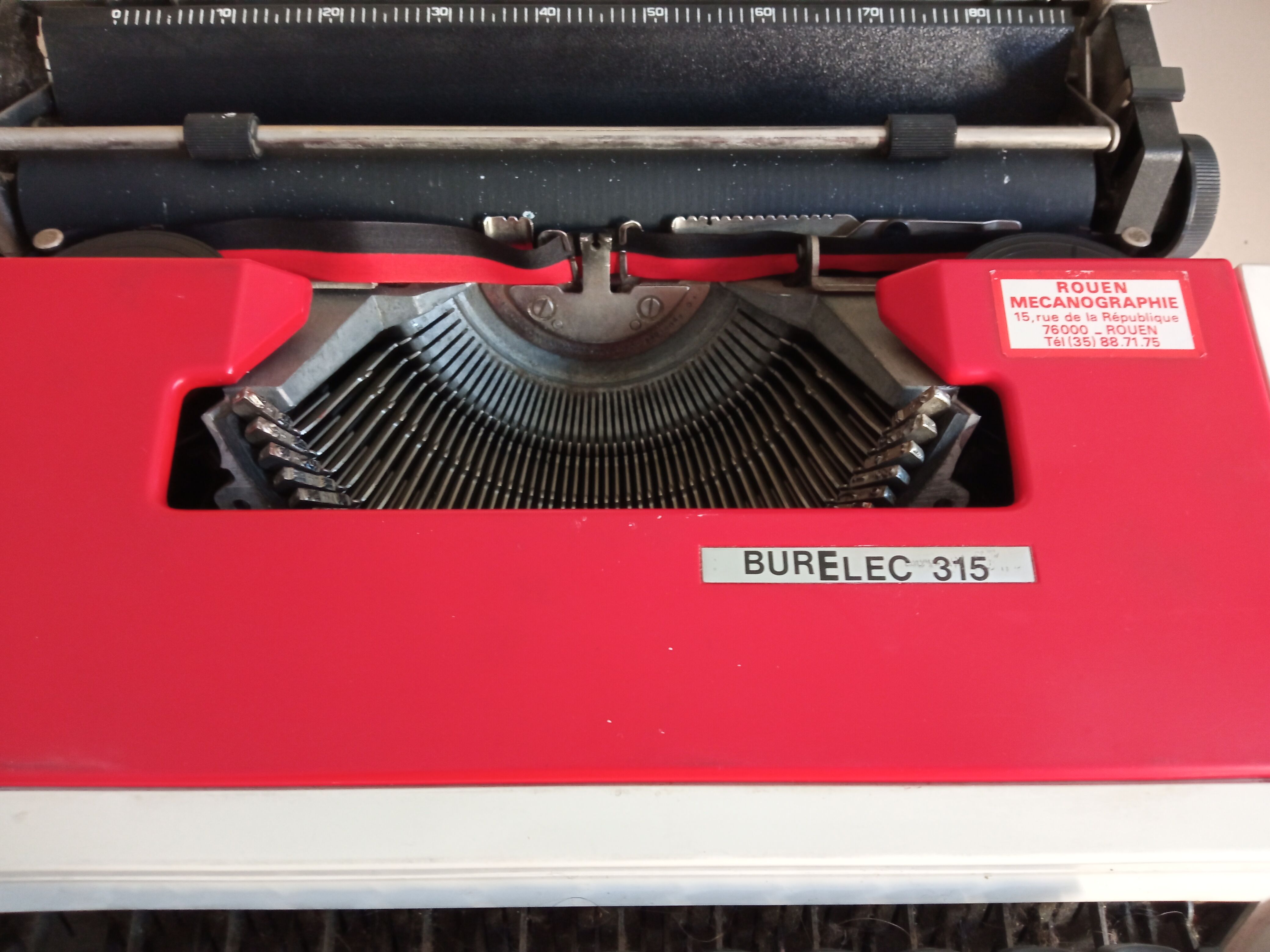 Typewriter "Burelec 315" made in Spain in red and white metal.