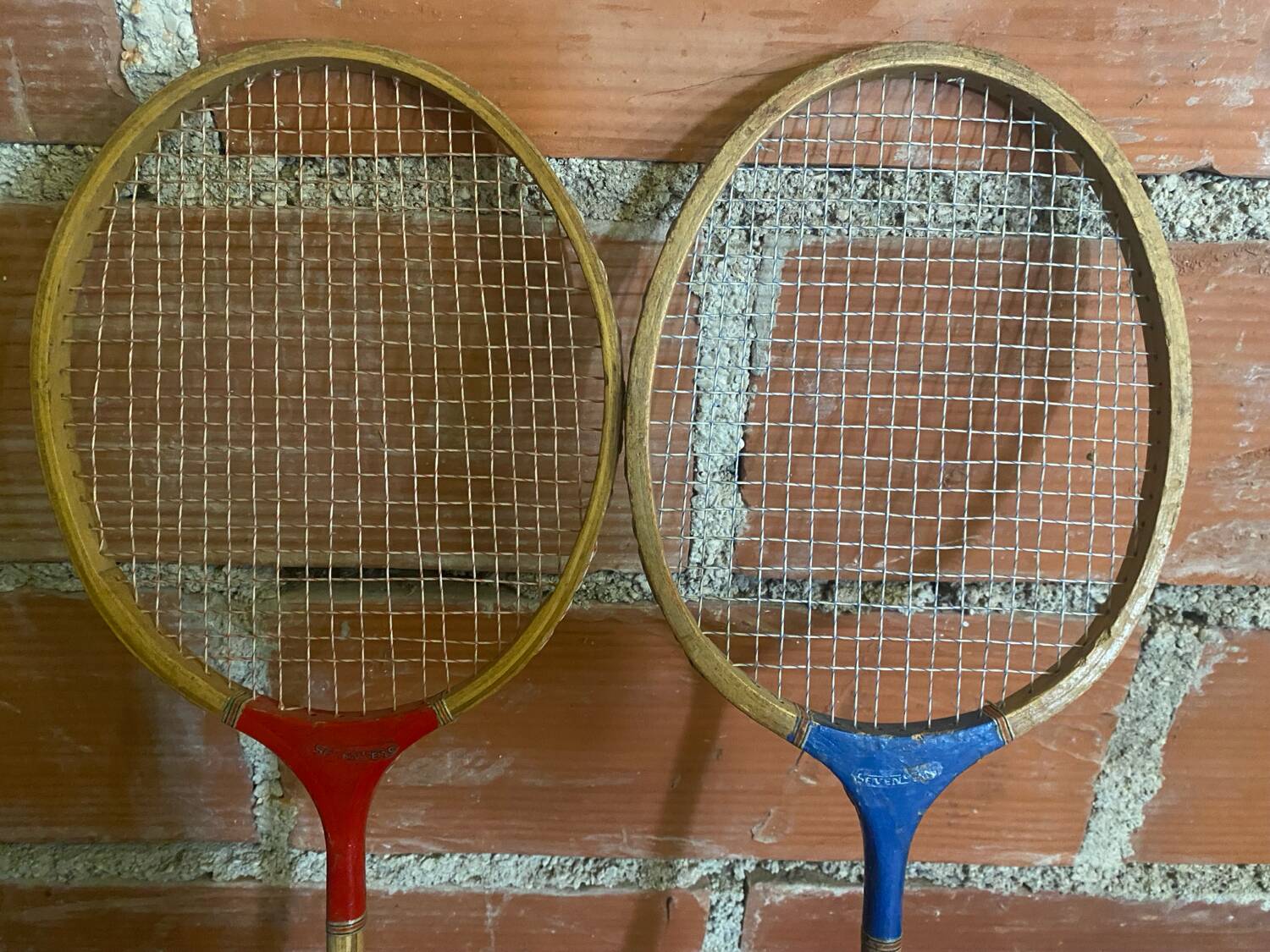Paire de raquettes de badminton en bois, années 50