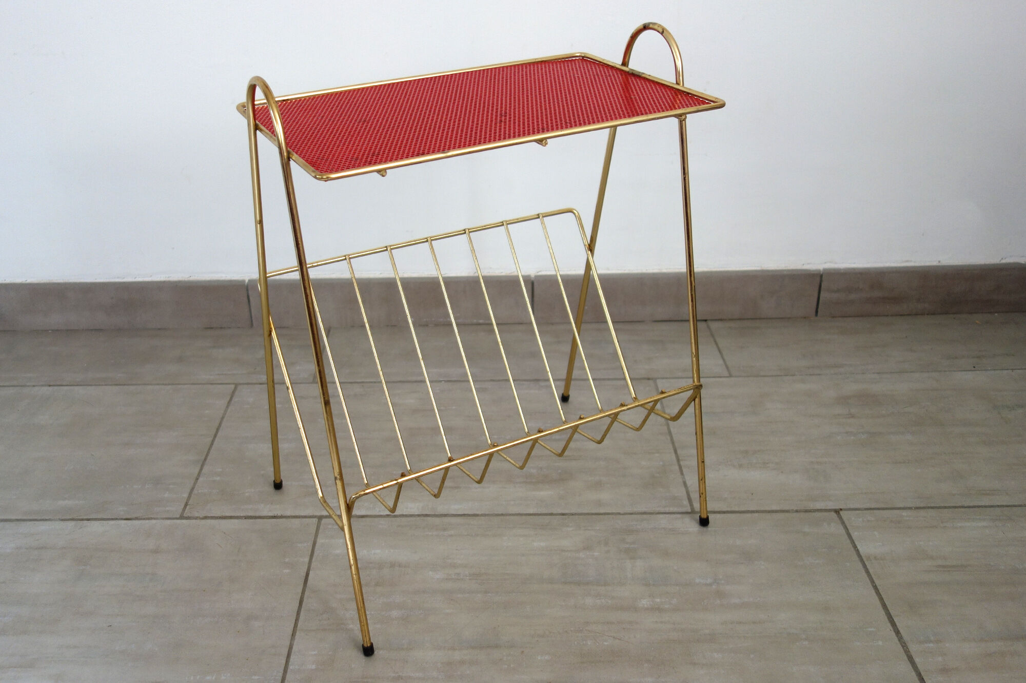 Pedestal table review holders of the 50s and 60s