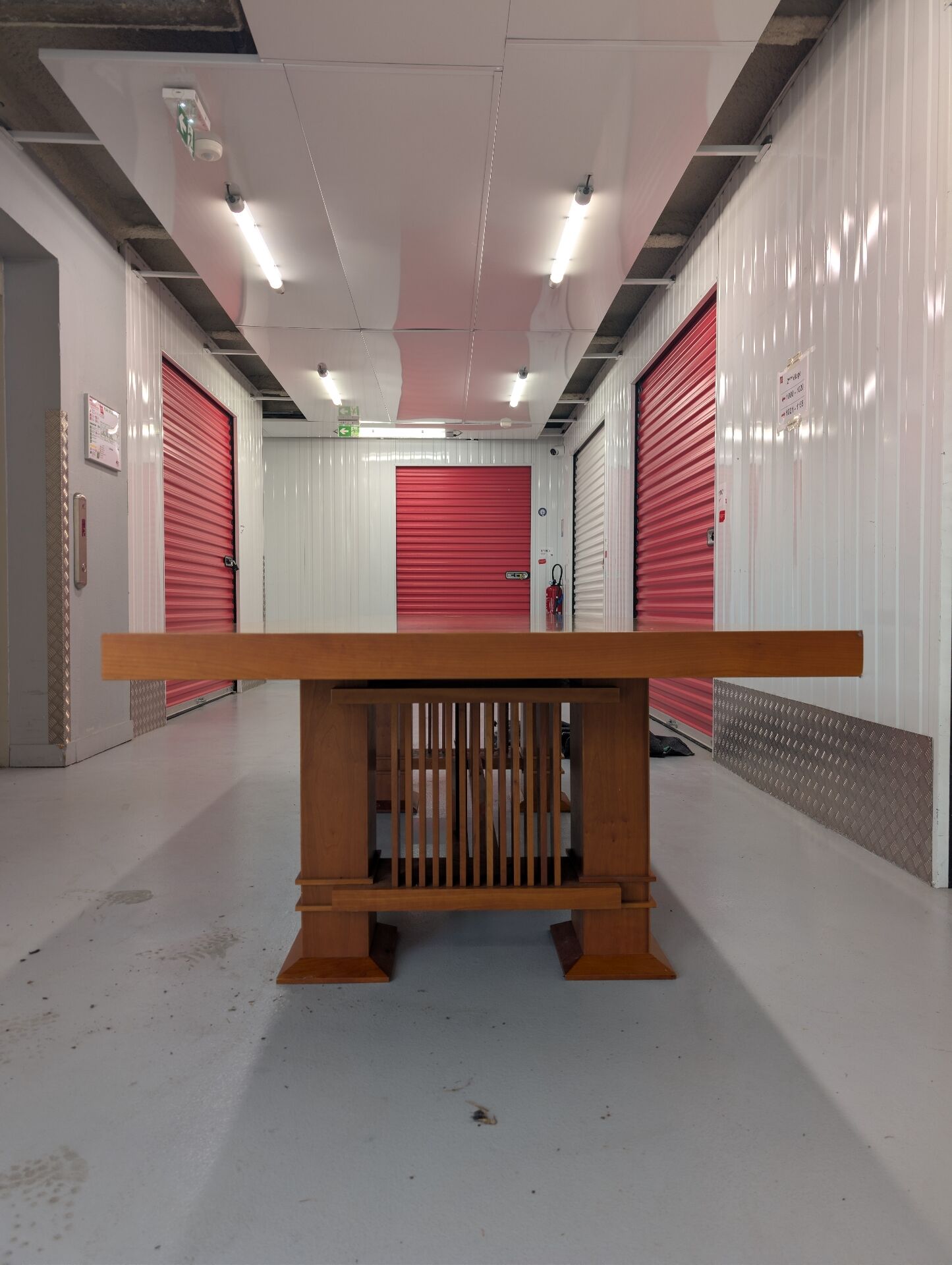 Dining table "Allen 605" in solid cherry by Frank Lloyd Wright p