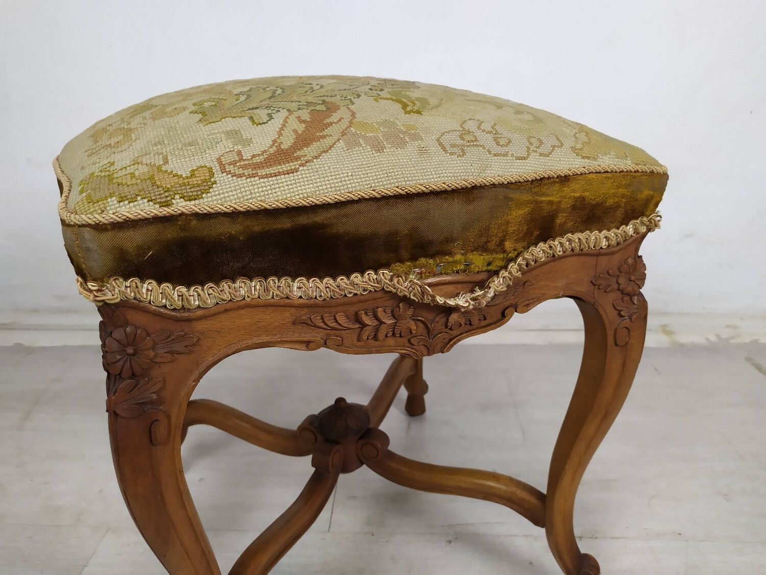 Louis XV pouf