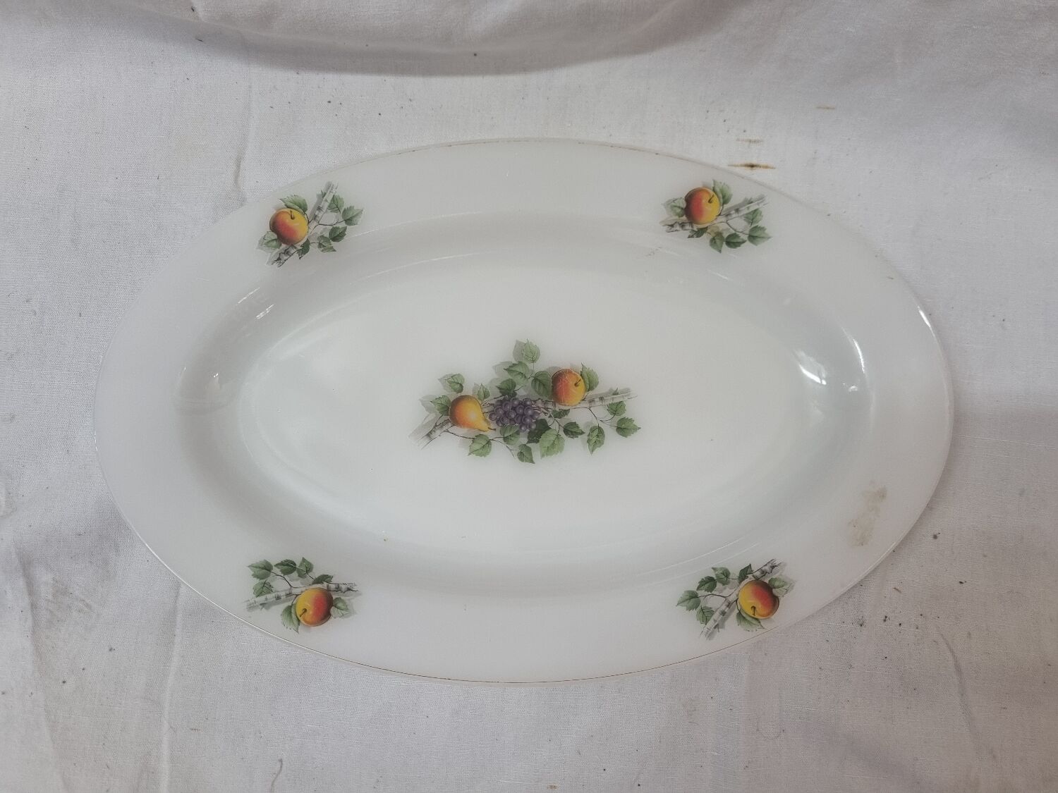 Arcopal fruit serving dish