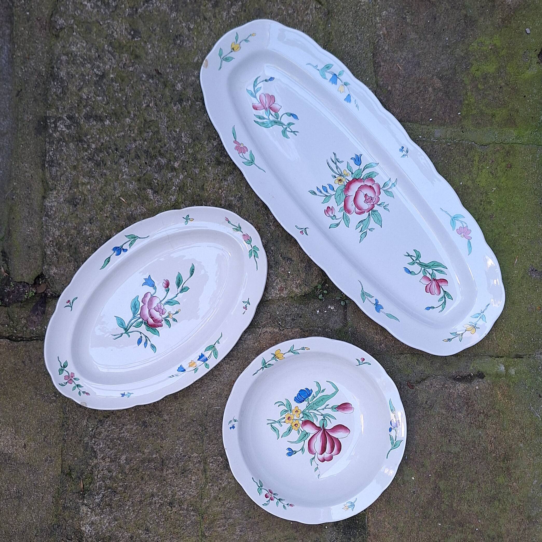 Set of 3 earthenware dishes from Sarreguemines, Riquewihr model.