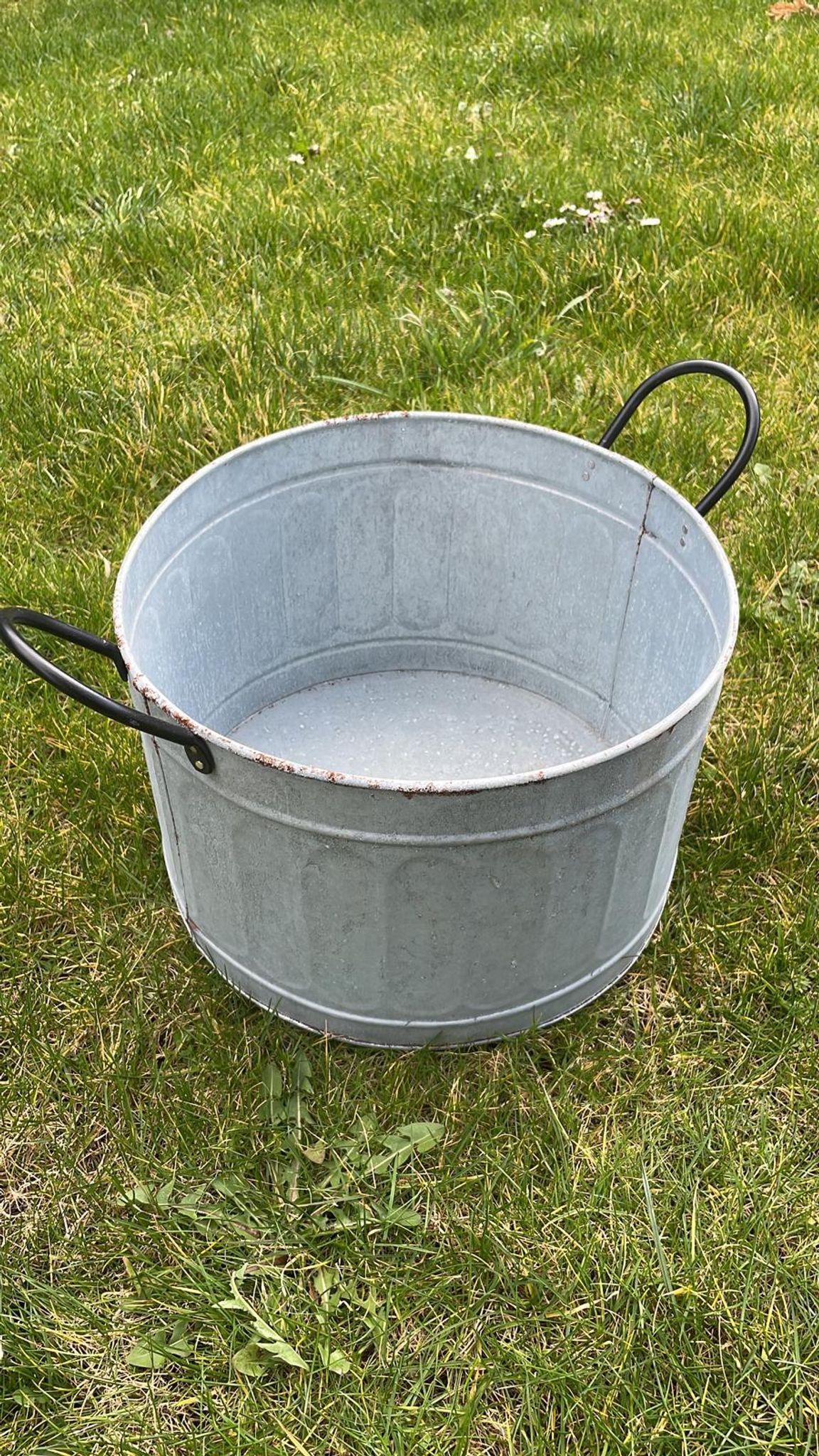 Round planter basin in vintage zinc