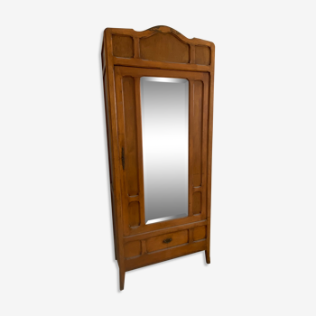 Armoire parisienne avec miroir