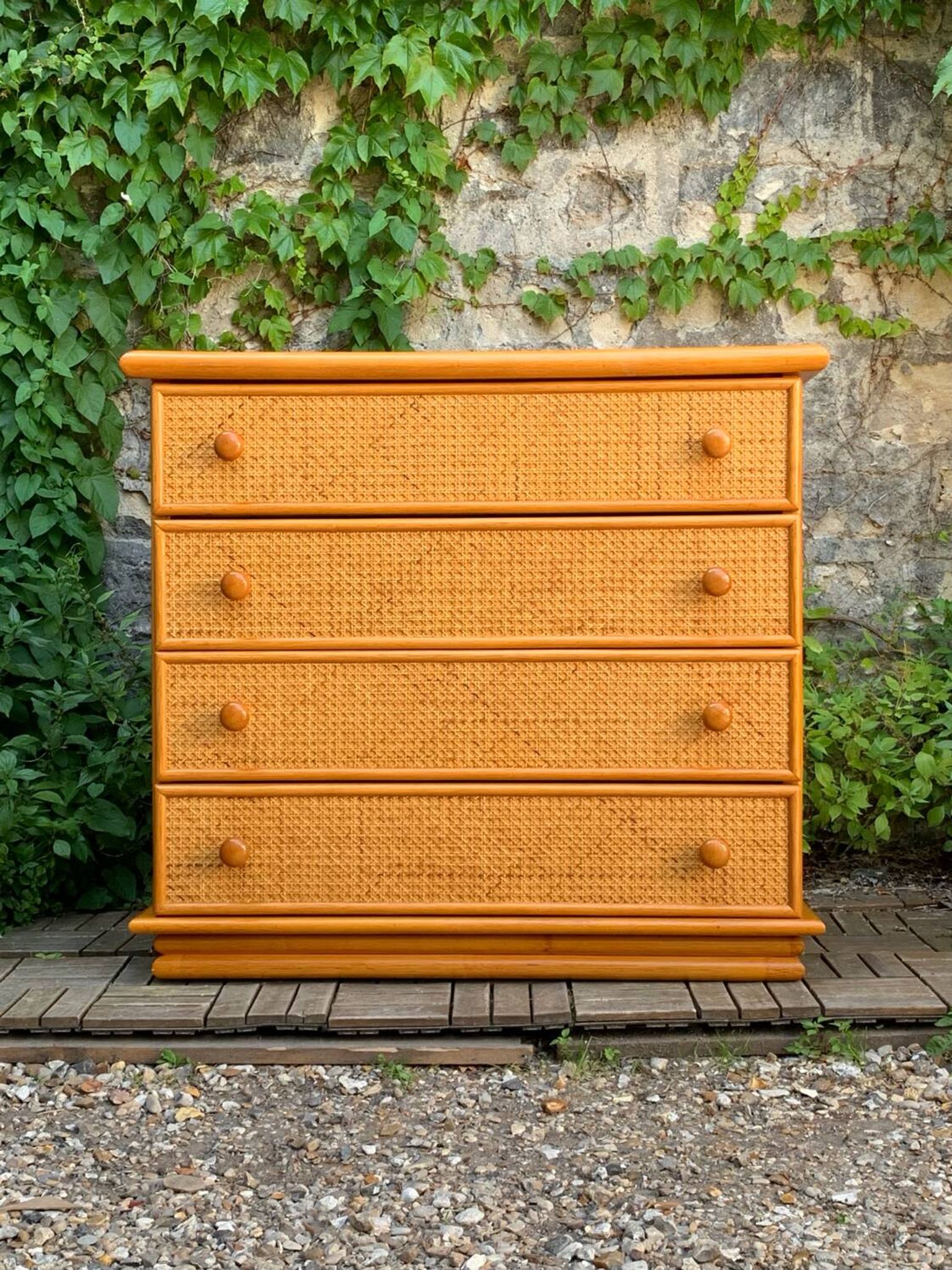 Dresser and its bedside table in rattan caning and vintage oak from the 1970s.
