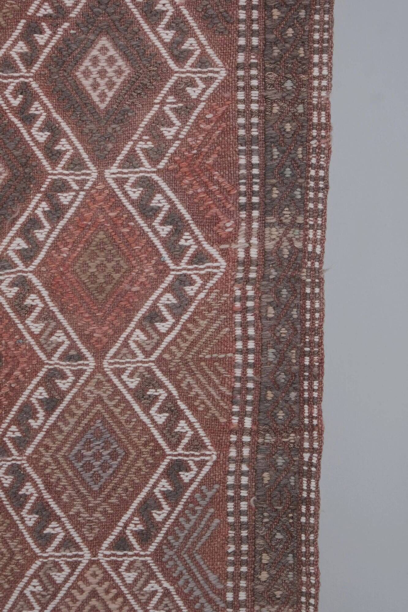 Vintage Turkish kilim, handwoven, 137x235 cm.