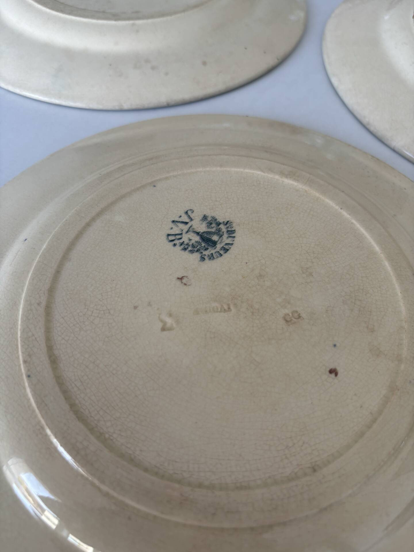 Lot of 3 flat plates, ironstone, Jules Vieillard, model St Buveurs B.