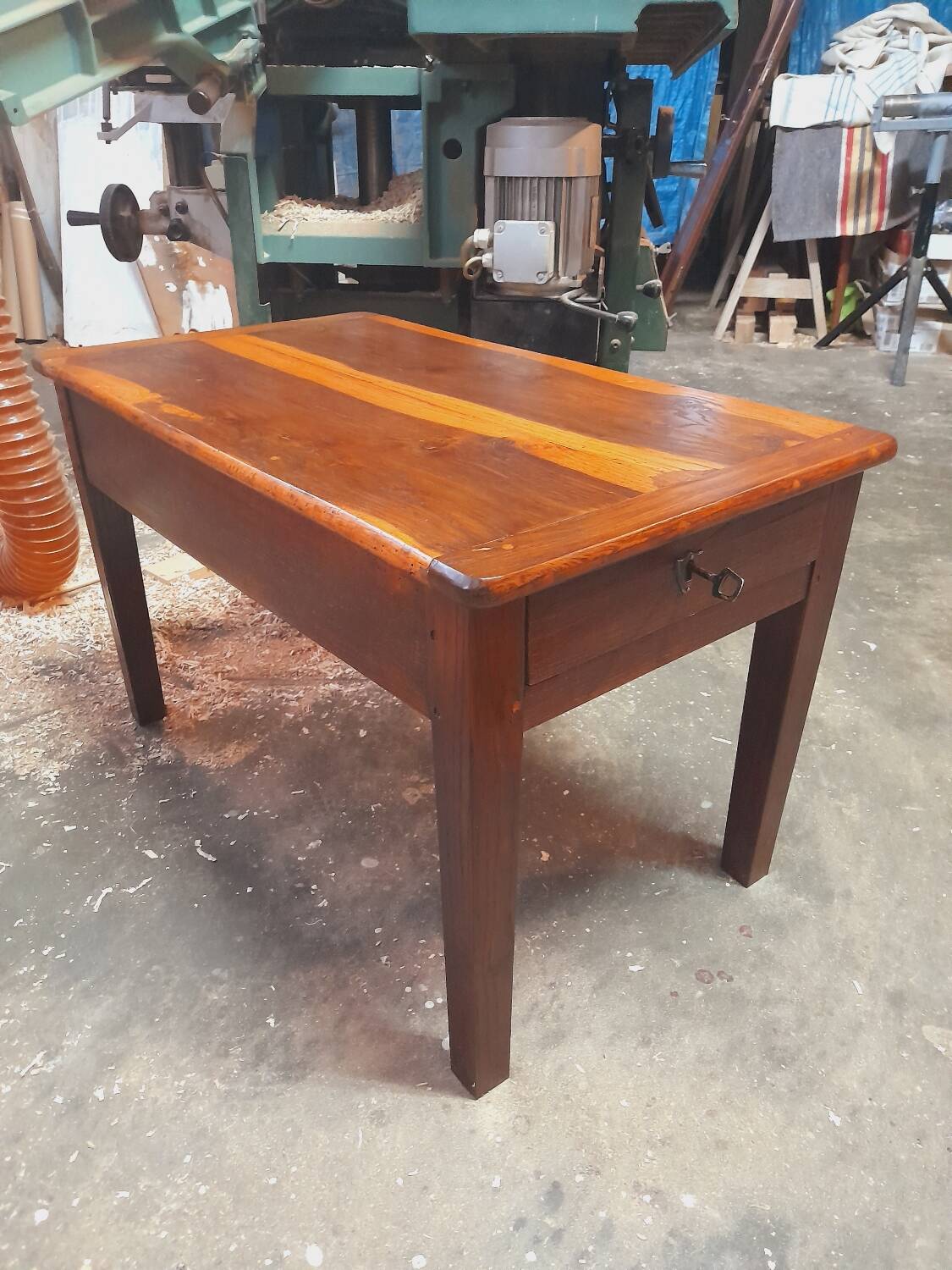 Rustic/vintage coffee table with 2 drawers