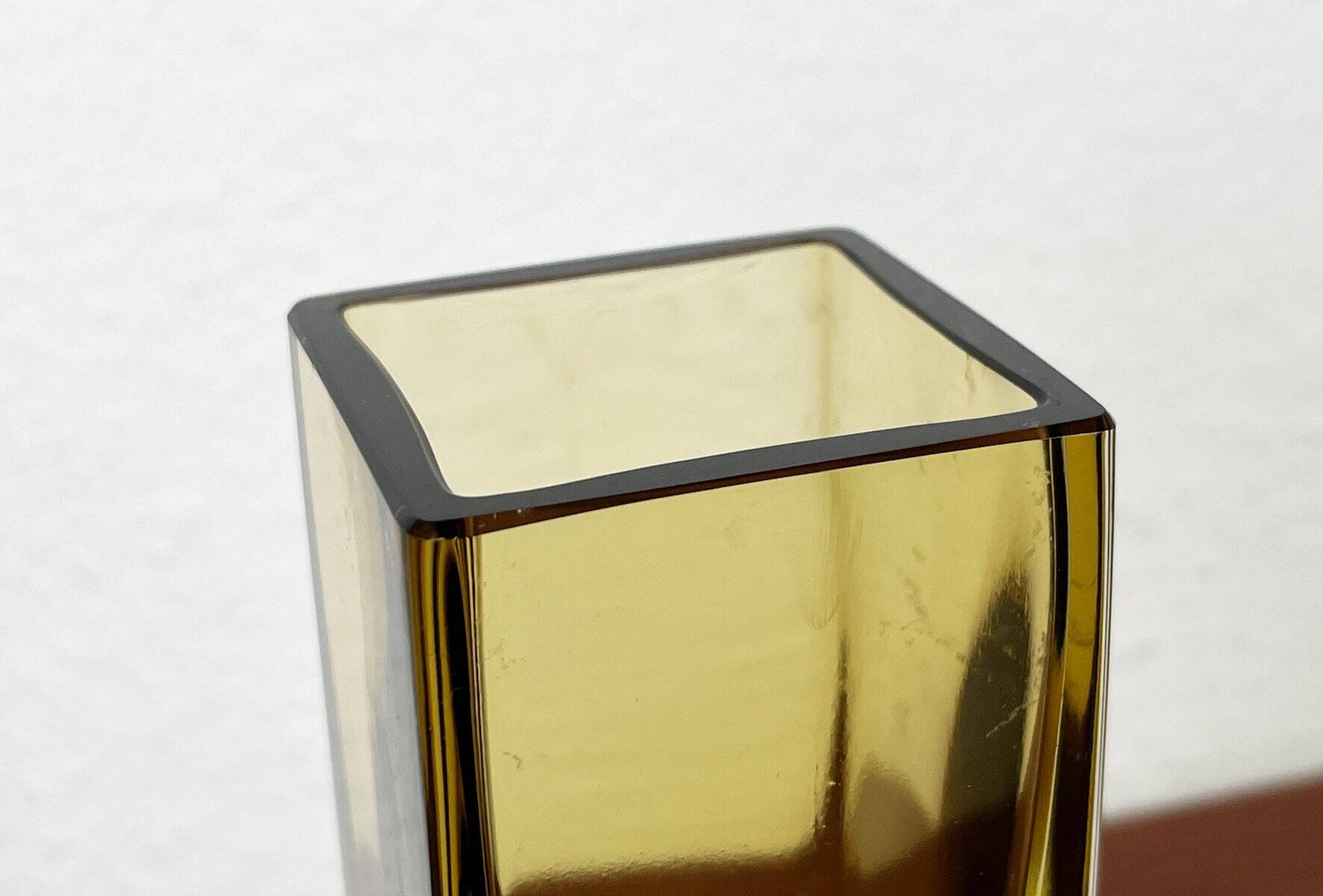 Minimalist Sommerso glass vase model Kf 296 from the mid-century by Kaj Franck for Nuutajärvi Notsjö, Finland, 1965.