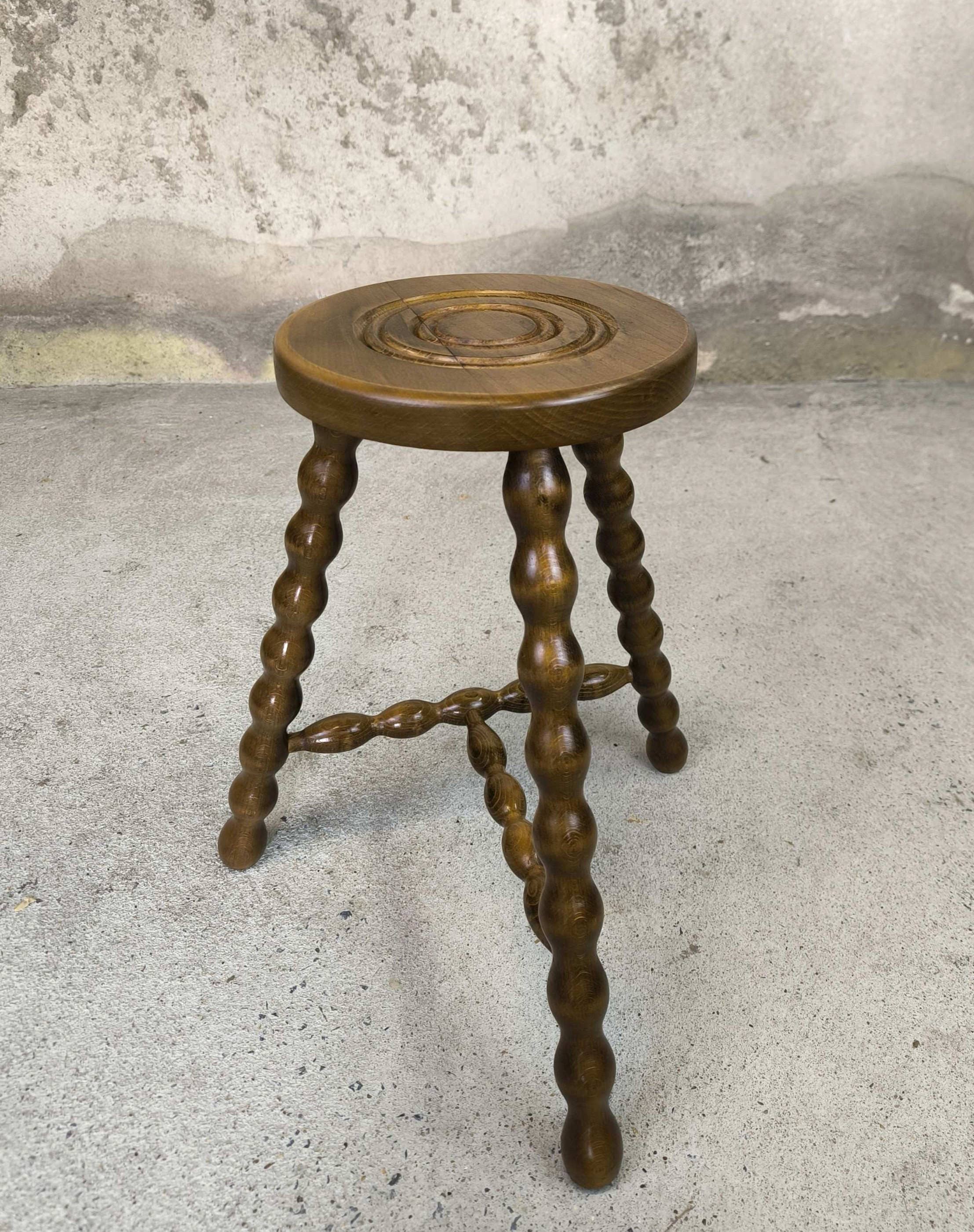 Tabouret tripode vintage pieds perlés en bois