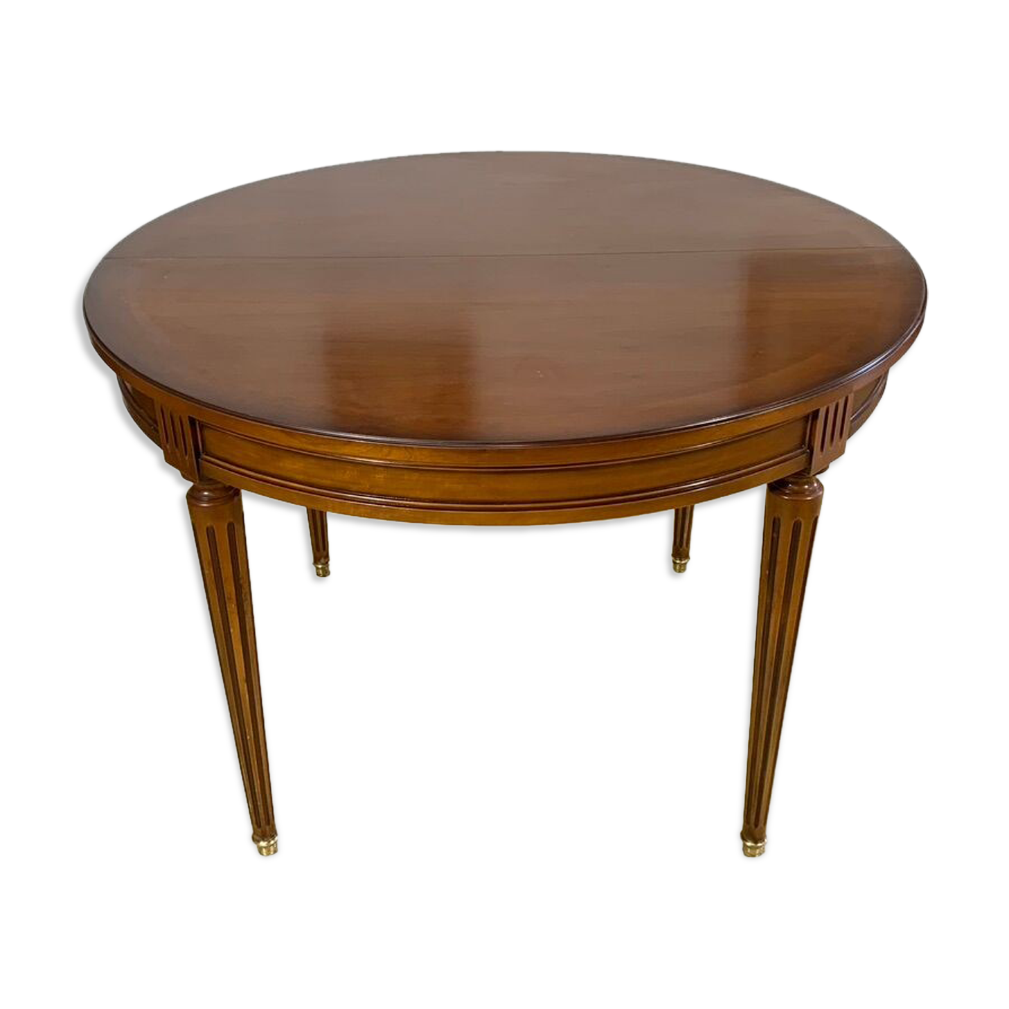 Louis XVl style round table in cherry with extensions