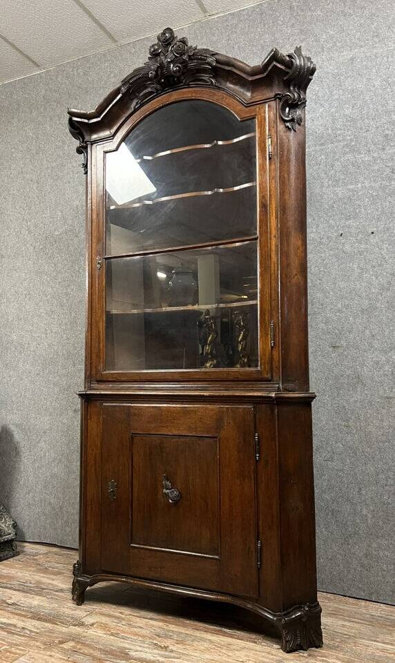 Biedermeier period corner bookcase in mahogany circa 1820