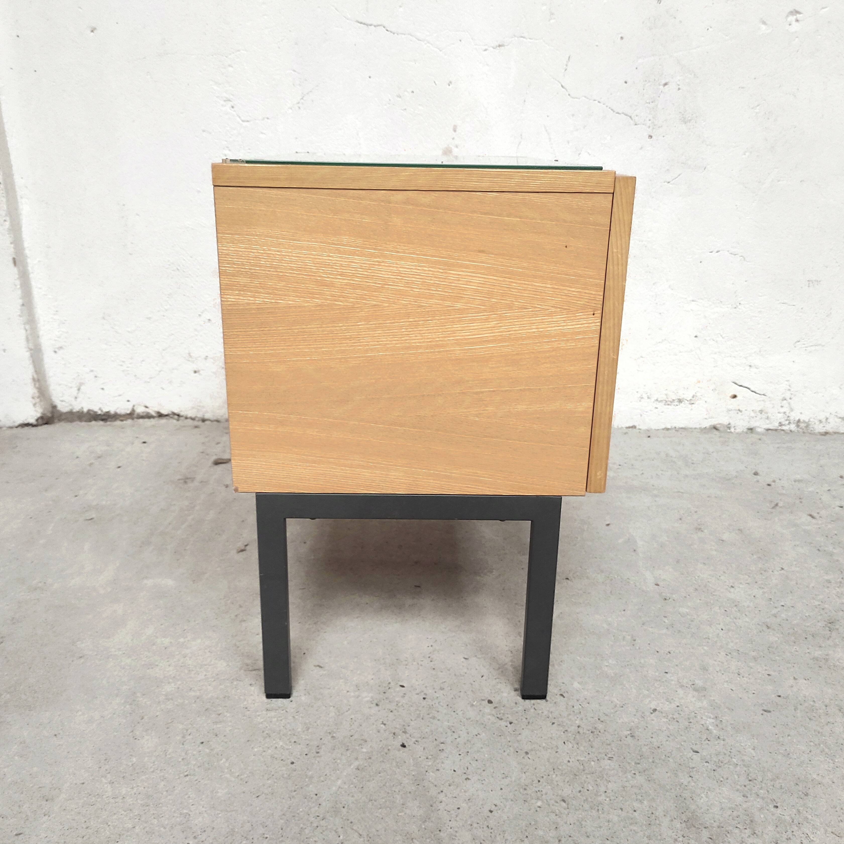 Petit meuble blond chevet, 1960