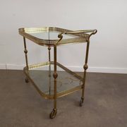 Desserte roulante en laiton doré et verre