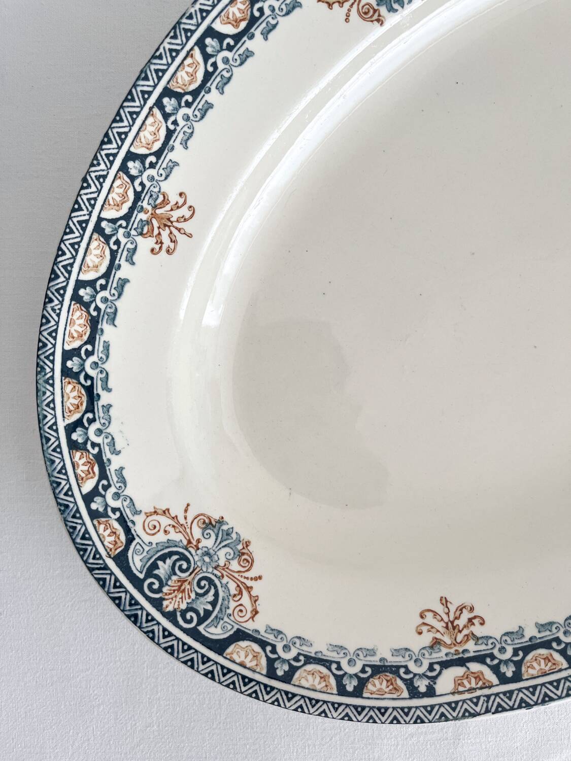 Plat ovale en terre de fer « Diderot » Longwy