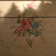 Secrétaire en pin, bois peint à motifs de fleurs