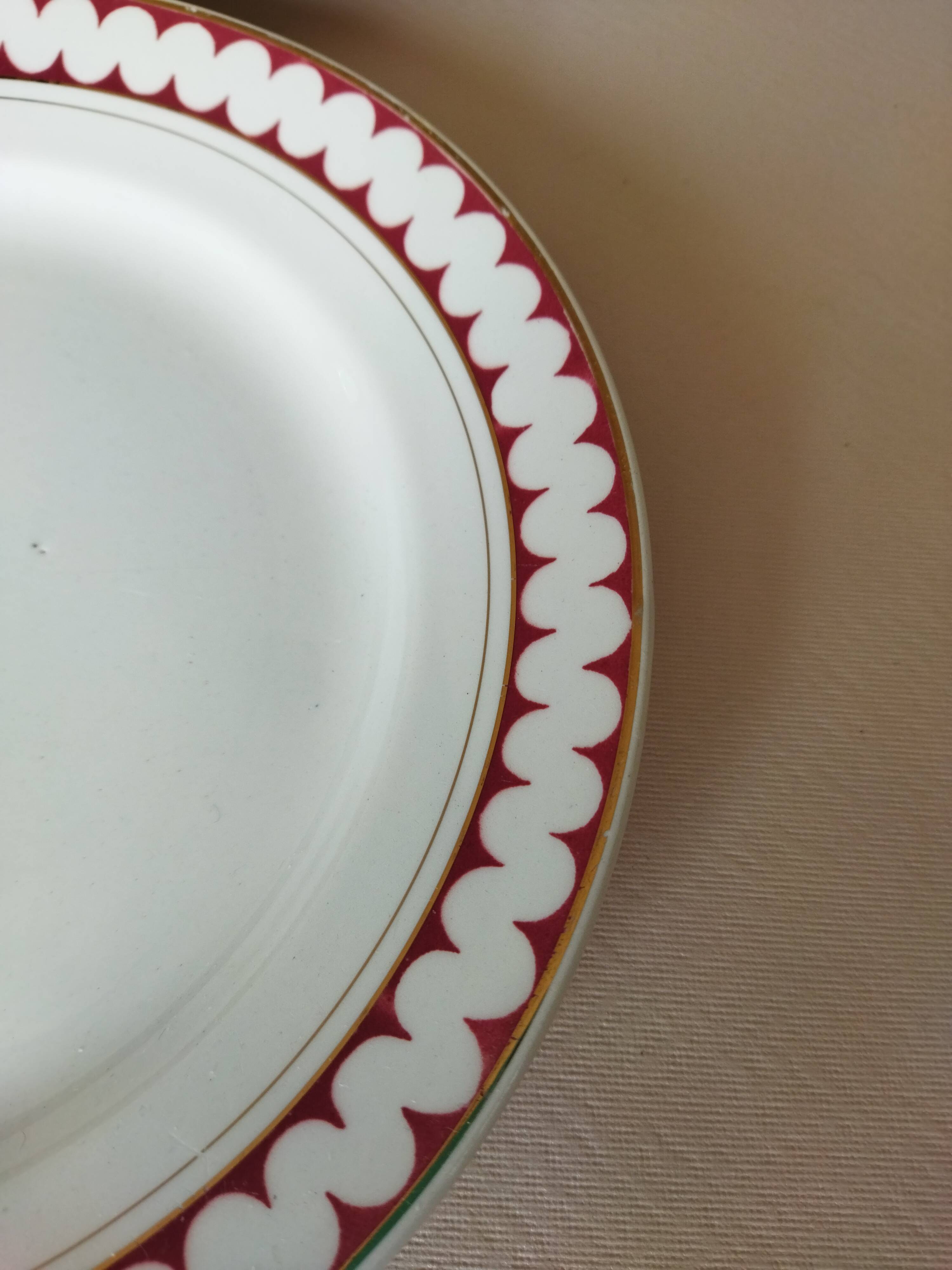 5 KG Lunéville flat plates, Madrigal model