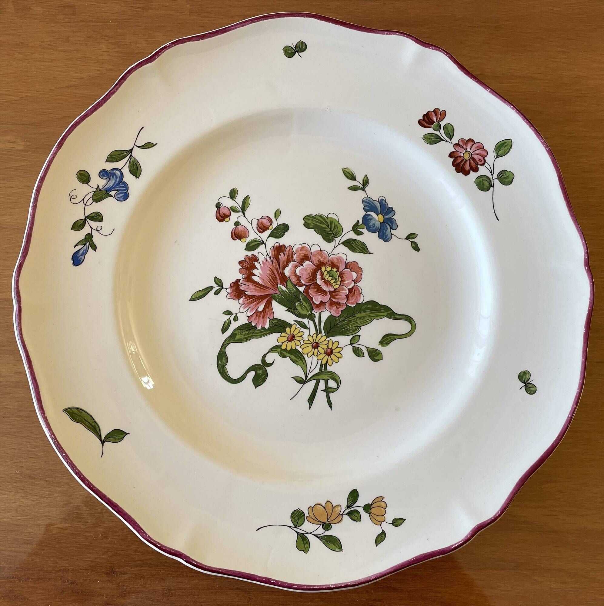 6 large flat antique plates in Saint-Amand earthenware (Nord)