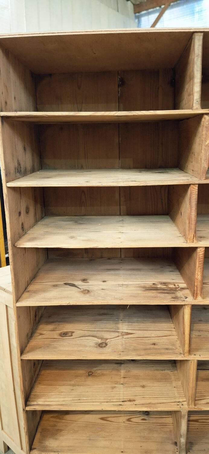 Meuble d'atelier à casiers