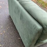 Canapé 2 places Château d'Ax en tissu daim vert 1970