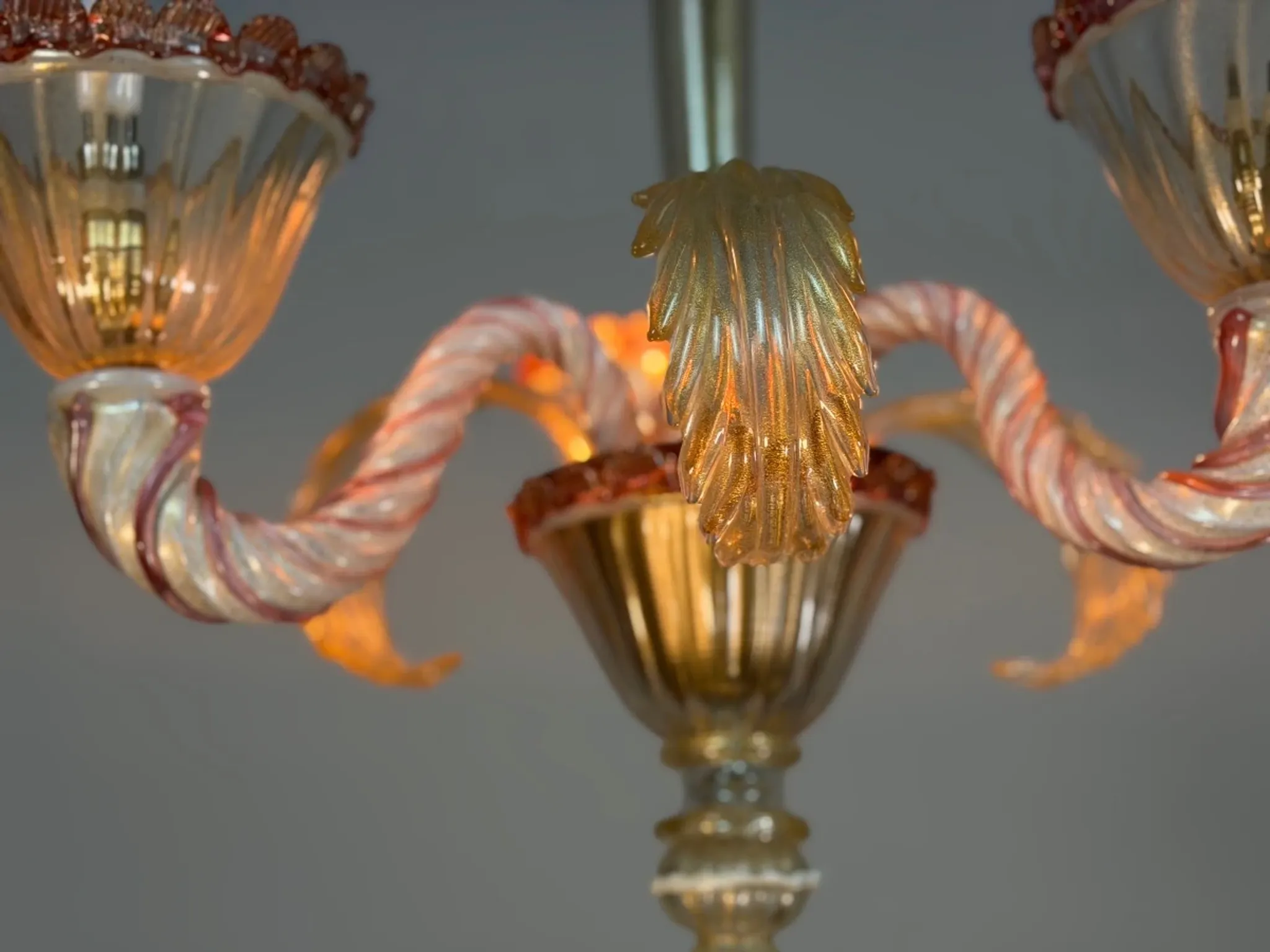 Small Venetian chandelier made of Murano glass circa 1940.