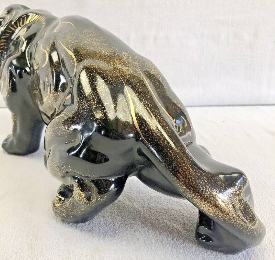 Art Deco lion statue 1930 cracked Saint Clément