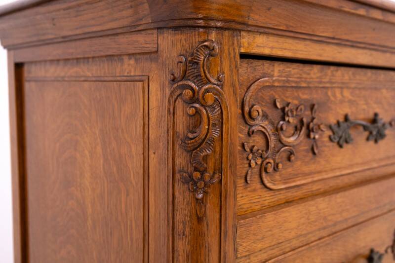 Light oak chest of drawers from the early 20th century, Western Europe. After renovation.