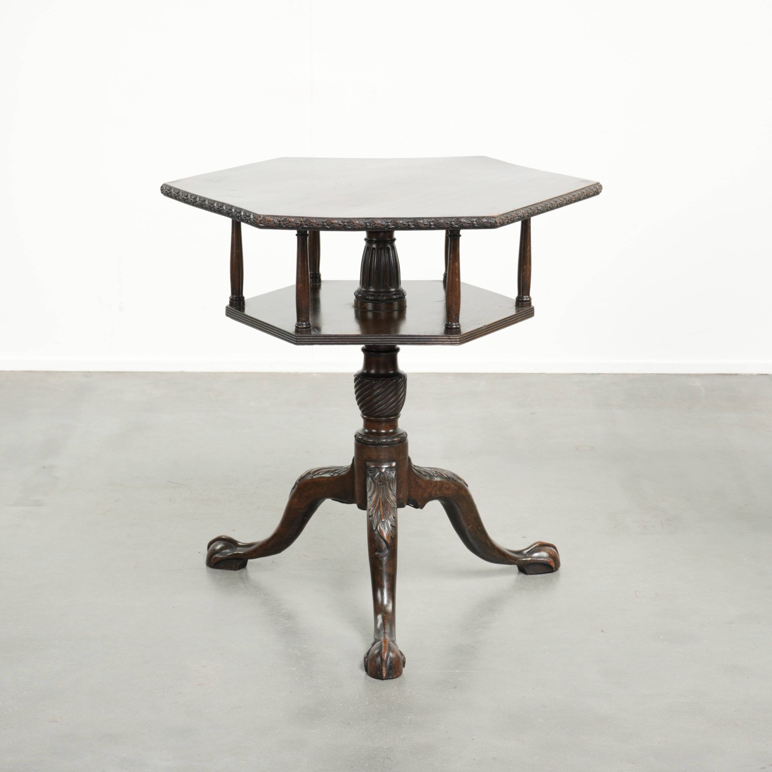 Antique wooden English rotating book table/side table from the 19th century