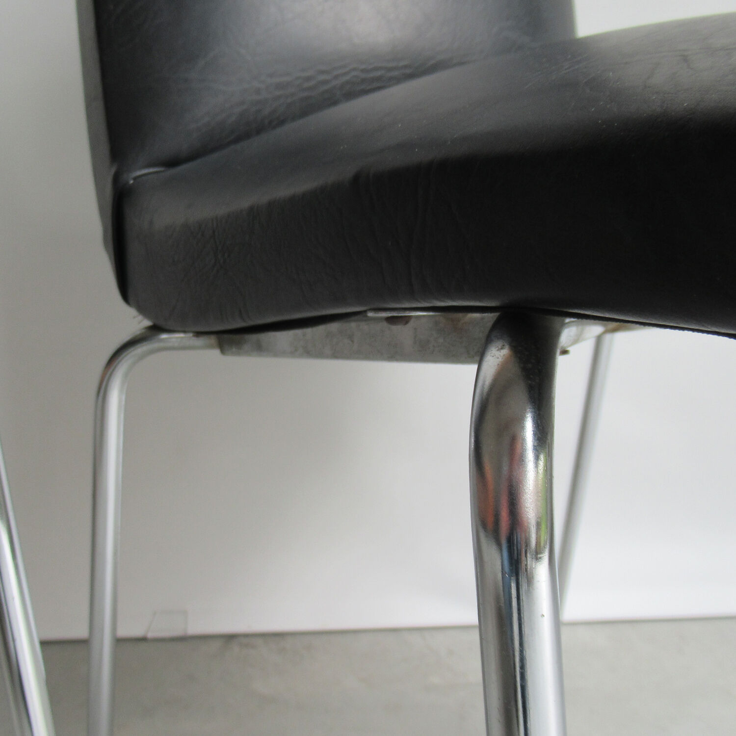 Pair of chairs model "Robert" of Pierre Guariche for Meurop