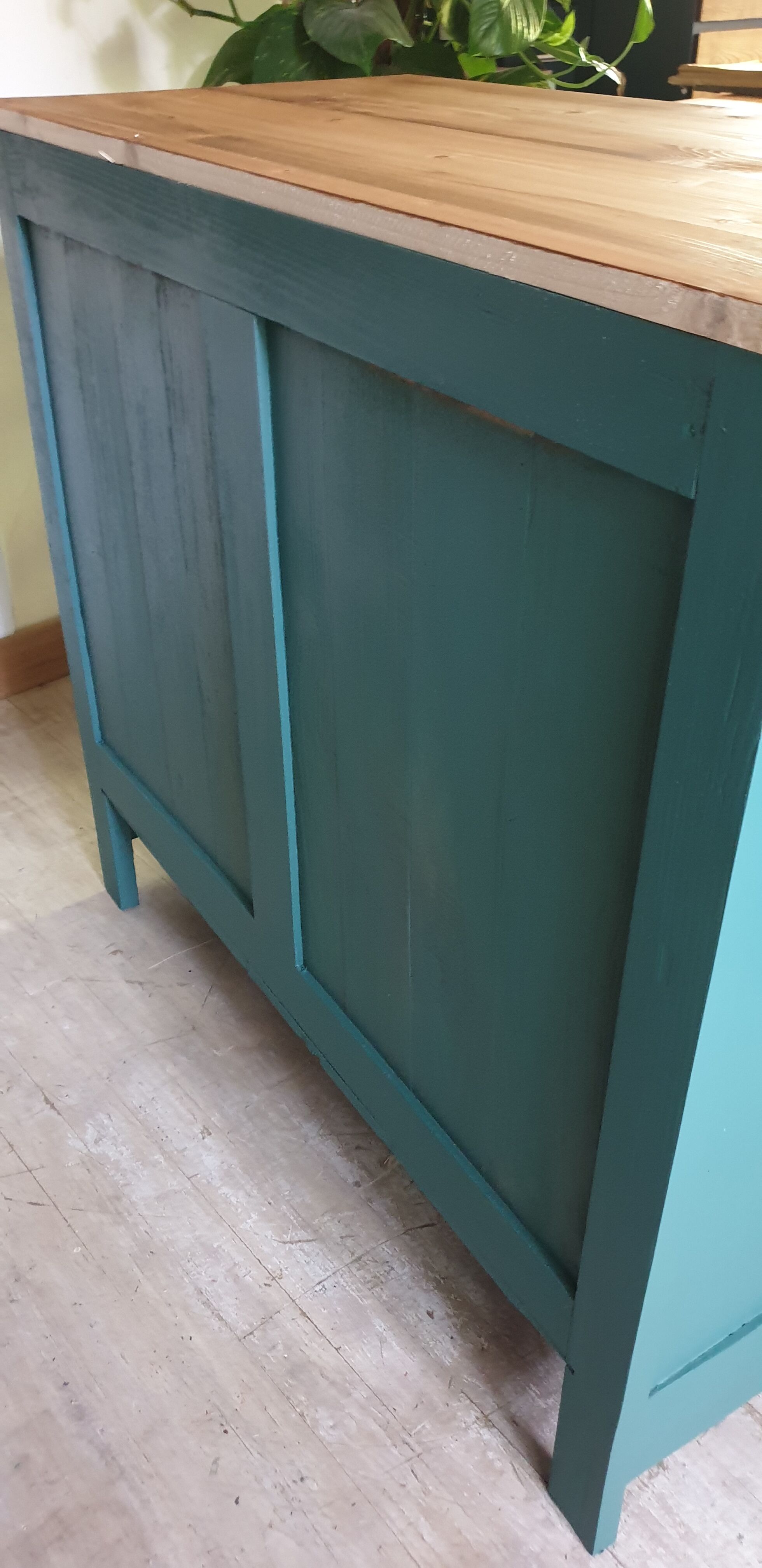 Solid wood chest of drawers