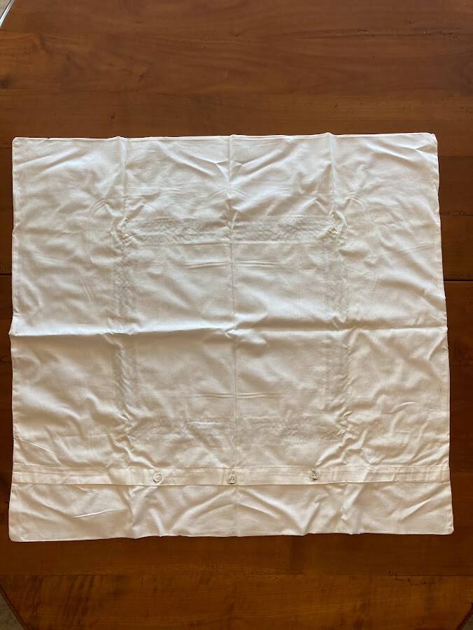 Taie d’oreiller ancienne brodée 71 x 76cm