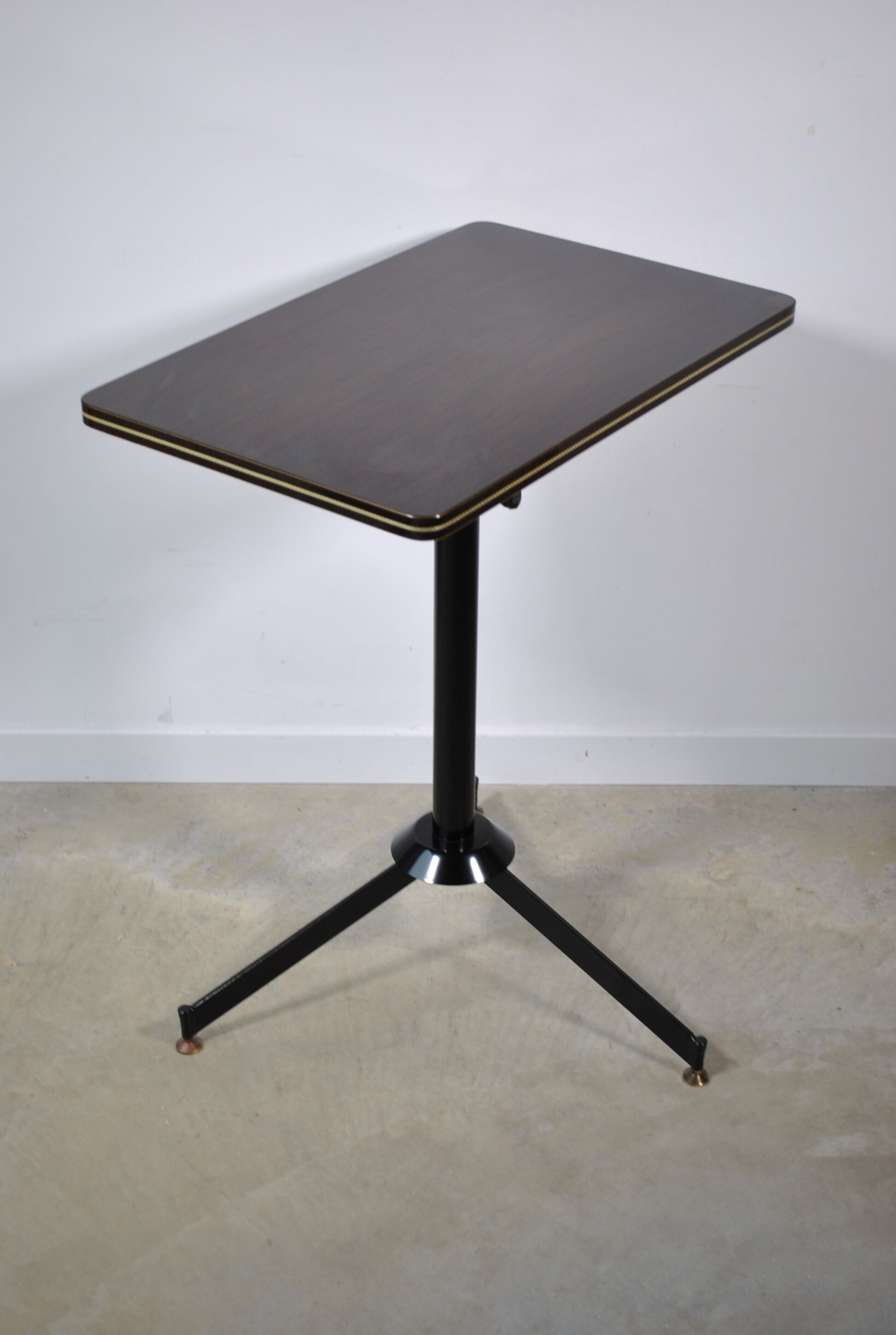 Table d’appoint 1970
